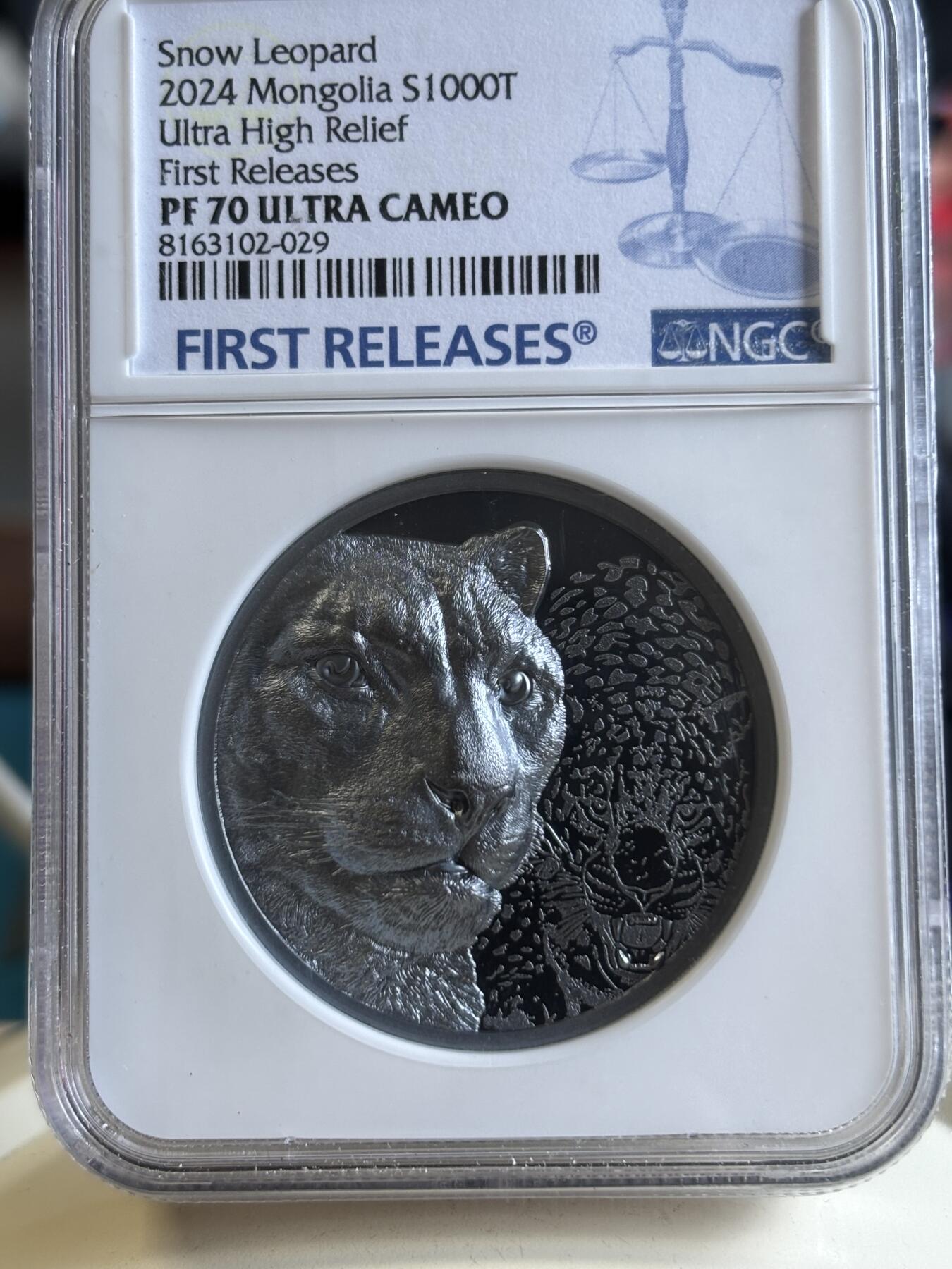 第192期拍卖 蒙古2024年草原动物雪豹2盎司黑银币NGC-PF70分首，999银