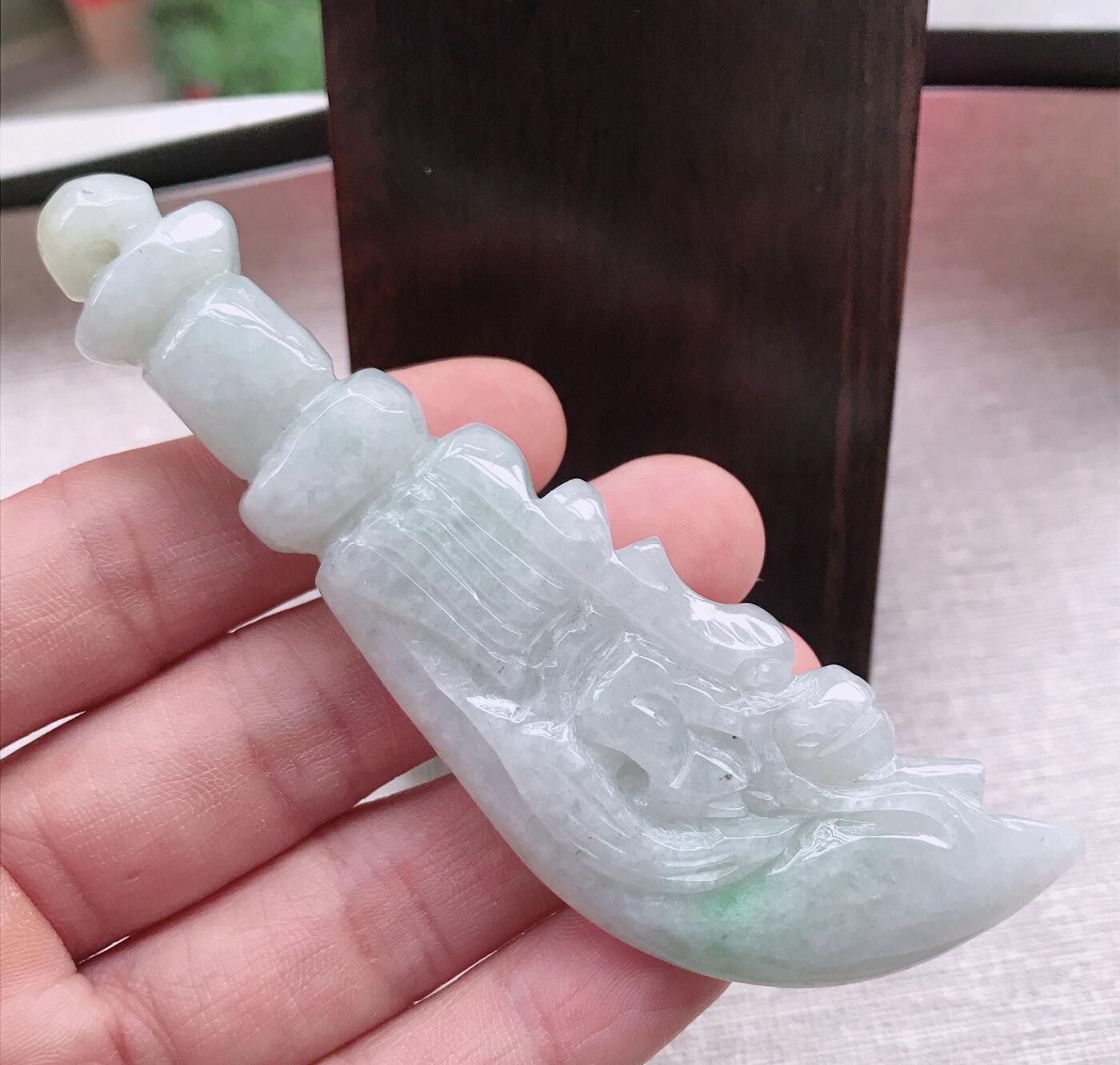 缅甸天然翡翠A货飘绿大刀 屠龙刀手把件