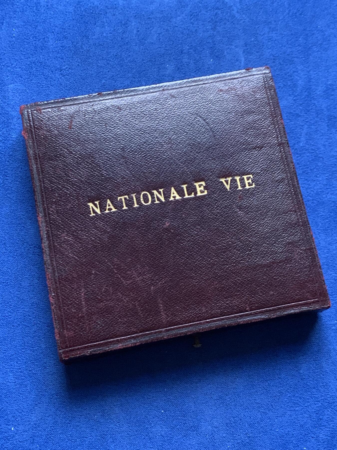 《竞宝斋》第466场 周日，周一 2场连拍 （全场包邮）欢迎送拍 法国人寿保险公司银质八角代币 4枚装 皮盒套装 出厂品相 皇家保险银质奖章 正面中央铭文