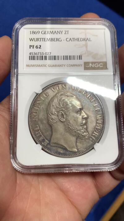 《竞宝斋》第466场 周日，周一 2场连拍 （全场包邮）欢迎送拍 NGC PF62 德国 精制符腾堡王国1869年乌尔姆大教堂2泰勒银币，正面帶五彩包浆，1869年比1871年的少,僅發行1776枚