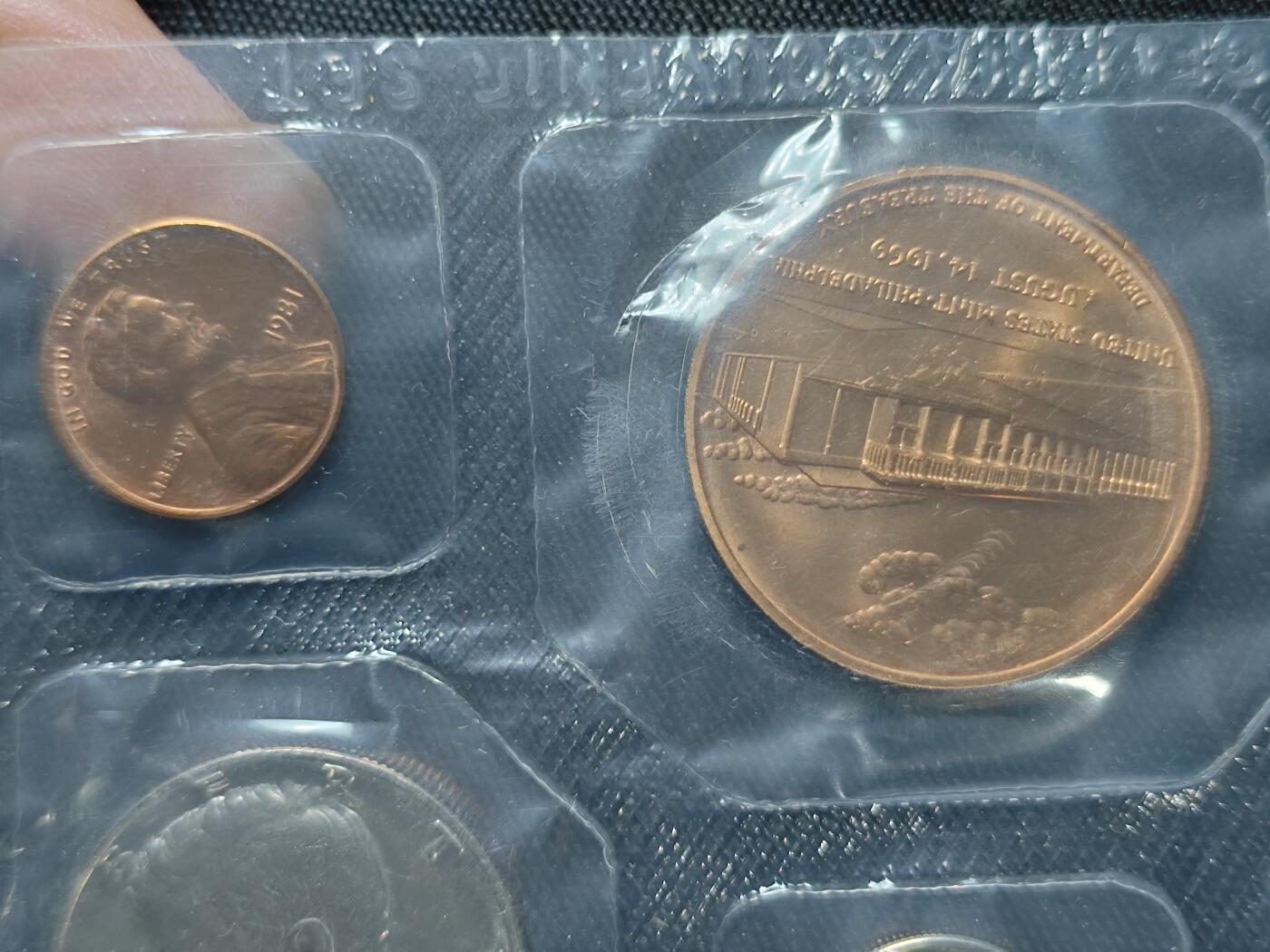 KK钱币收藏小铺   套币 批量/好品散币专场 2月预留时间 周末发货  美国造币厂官方套币 含官方纪念铜章