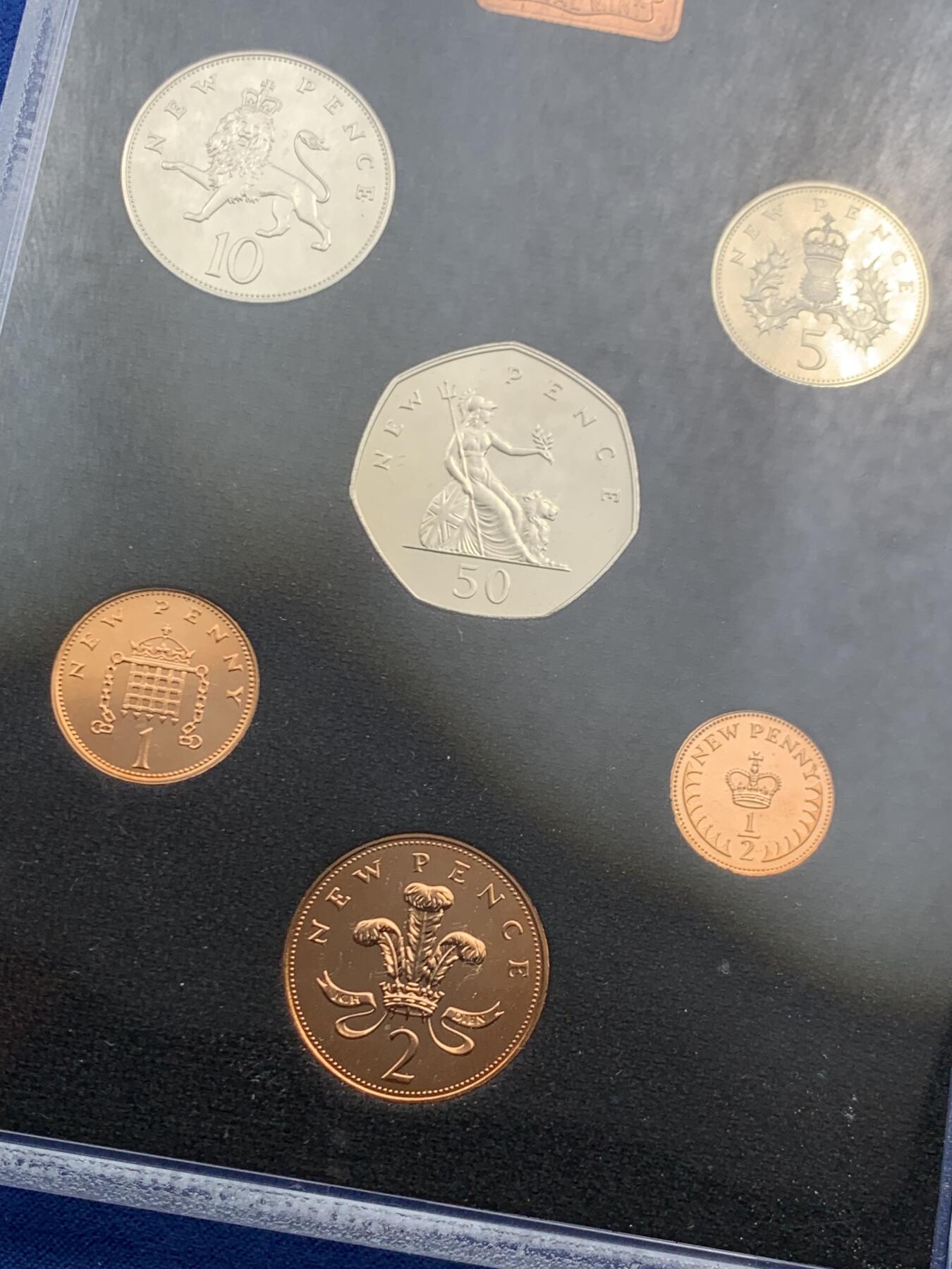 《竞宝斋》第466场 周日，周一 2场连拍 （全场包邮）欢迎送拍 英国1978年精制套币 礼品装 6枚币和1枚章