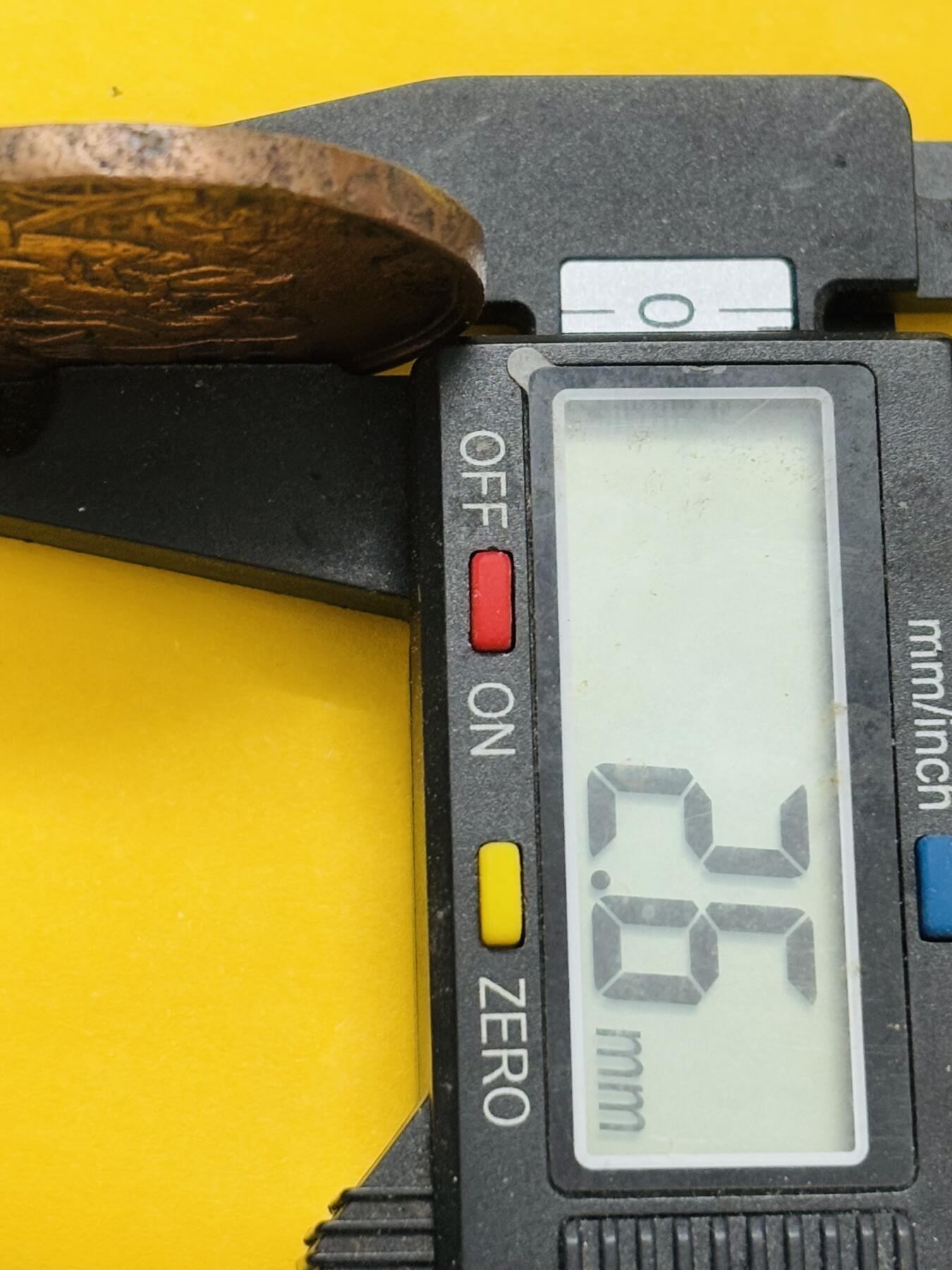 文馨钱币收藏第 295 场，（元宵场）各种银币散币纪念章，长期接代拍业务 存世量极少的一枚纪念章，1870-1871 年普法战争战地记者救护纪念章。纪念在战场上从事人道主义救护工作的记者们，这是世界新闻史上最早的战地记者救护组织纪念章之一，具有极高的收藏价值，由法国战争部颁发，详情看图