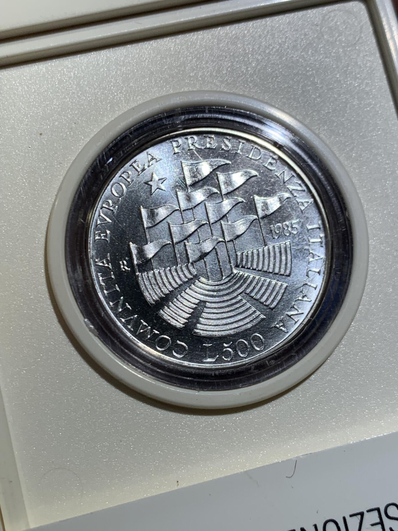 《竞宝斋》第466场 周日，周一 2场连拍 （全场包邮）欢迎送拍 意大利1985年500里拉银币 意大利成为欧共体主席 11克835银 盒证全