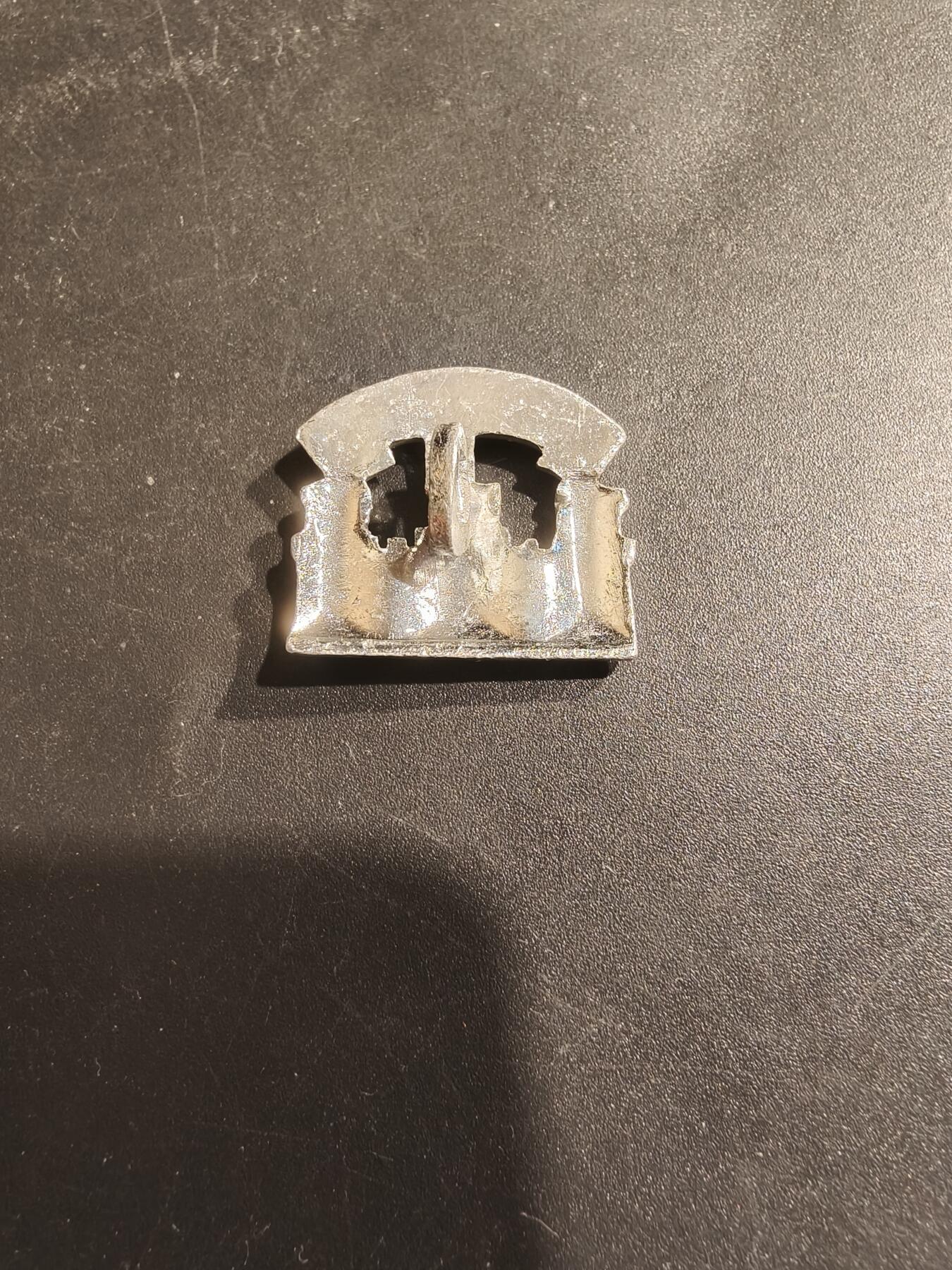 老王徽章第185期 英国第8恩尼斯基林龙骑兵团领章    女王时期