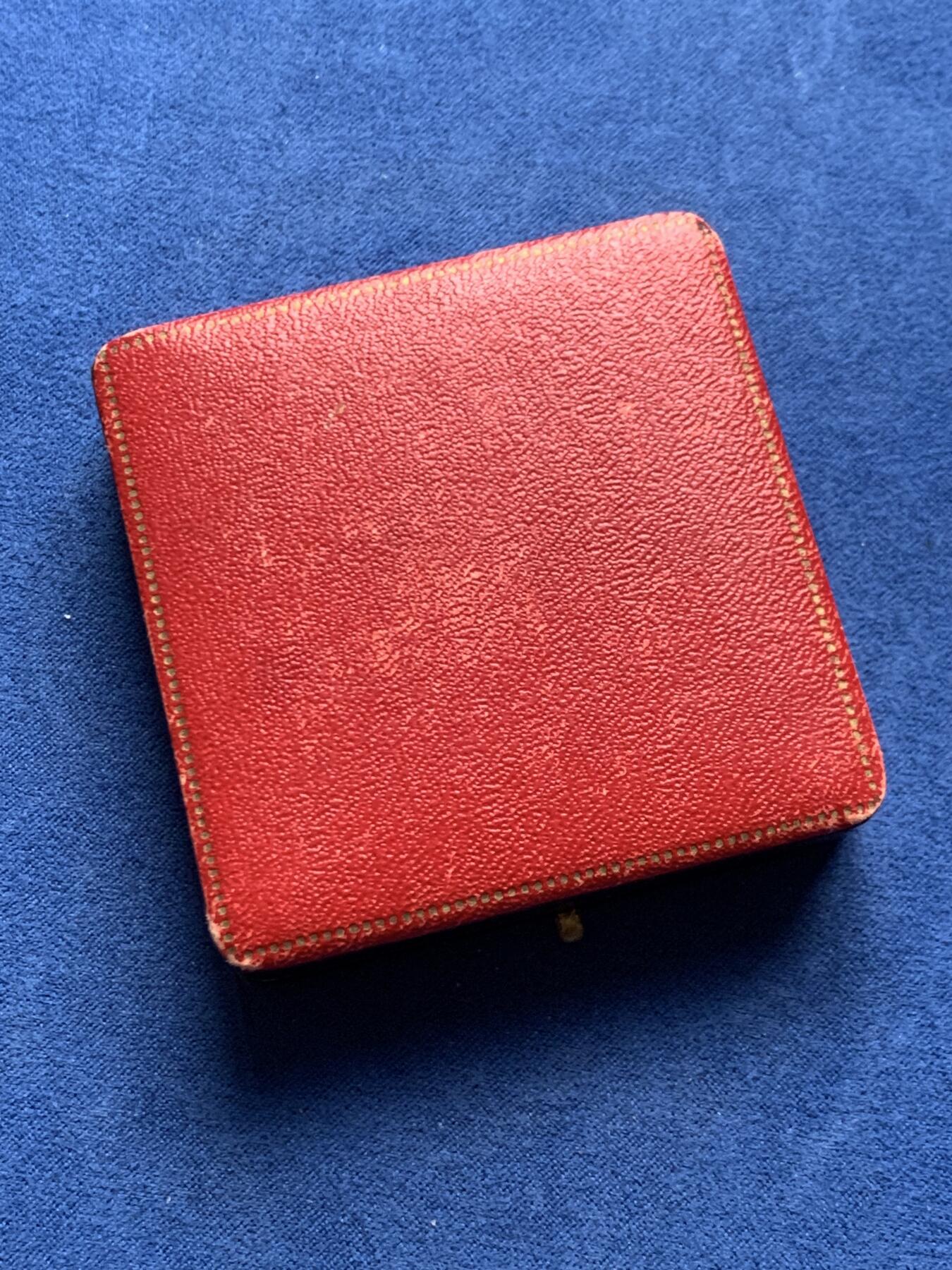 《竞宝斋》第466场 周日，周一 2场连拍 （全场包邮）欢迎送拍 1928年意大利墨索里尼第六届全国葡萄节铜章，36克，39.6mm，带原盒，人物超高浮雕非常挺拔漂亮。意大利全国葡萄节是法西斯政权将农业生产与民族主义宣传结合的重要活动。