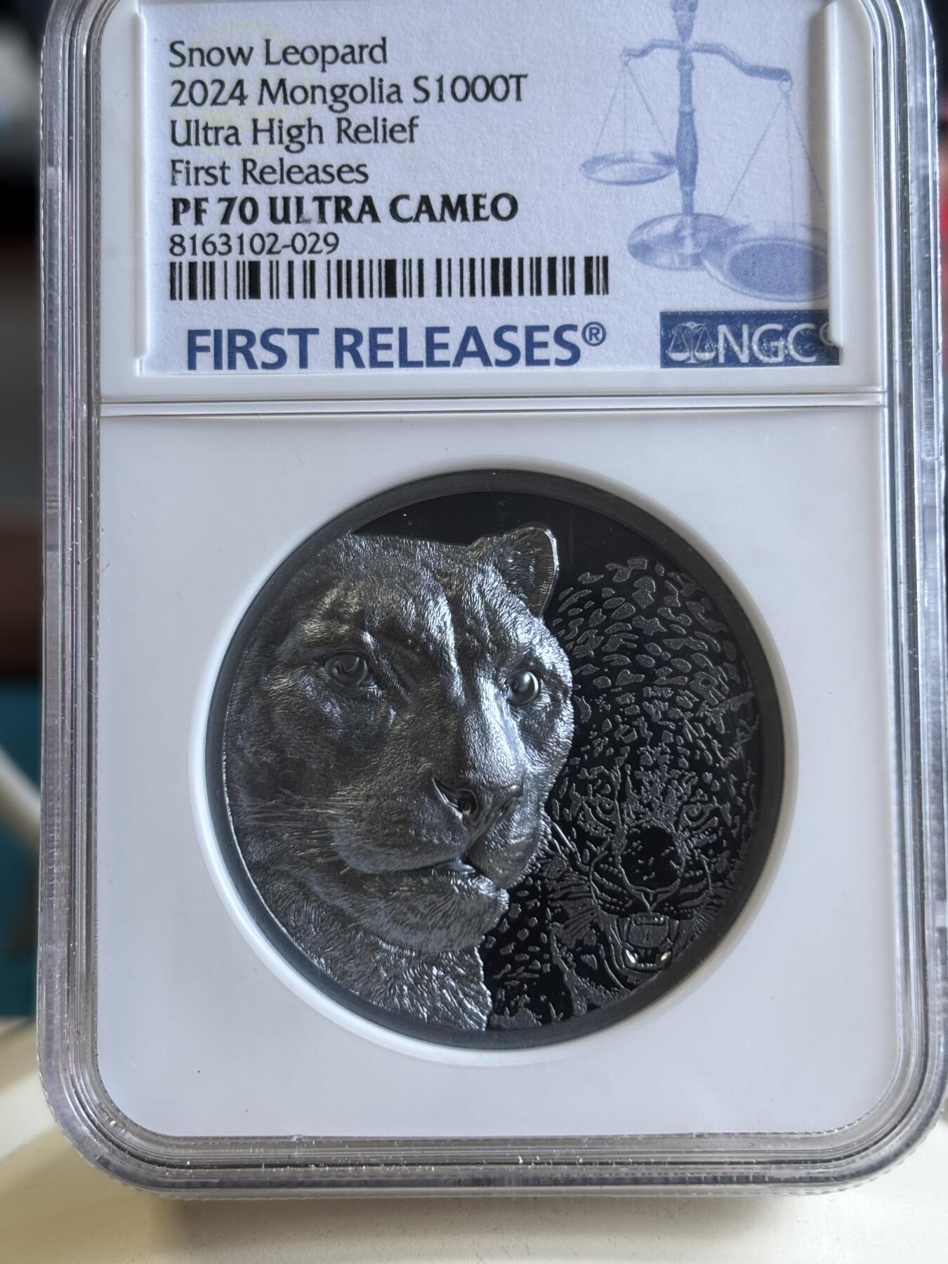 第192期拍卖 蒙古2024年草原动物雪豹2盎司黑银币NGC-PF70分首，999银