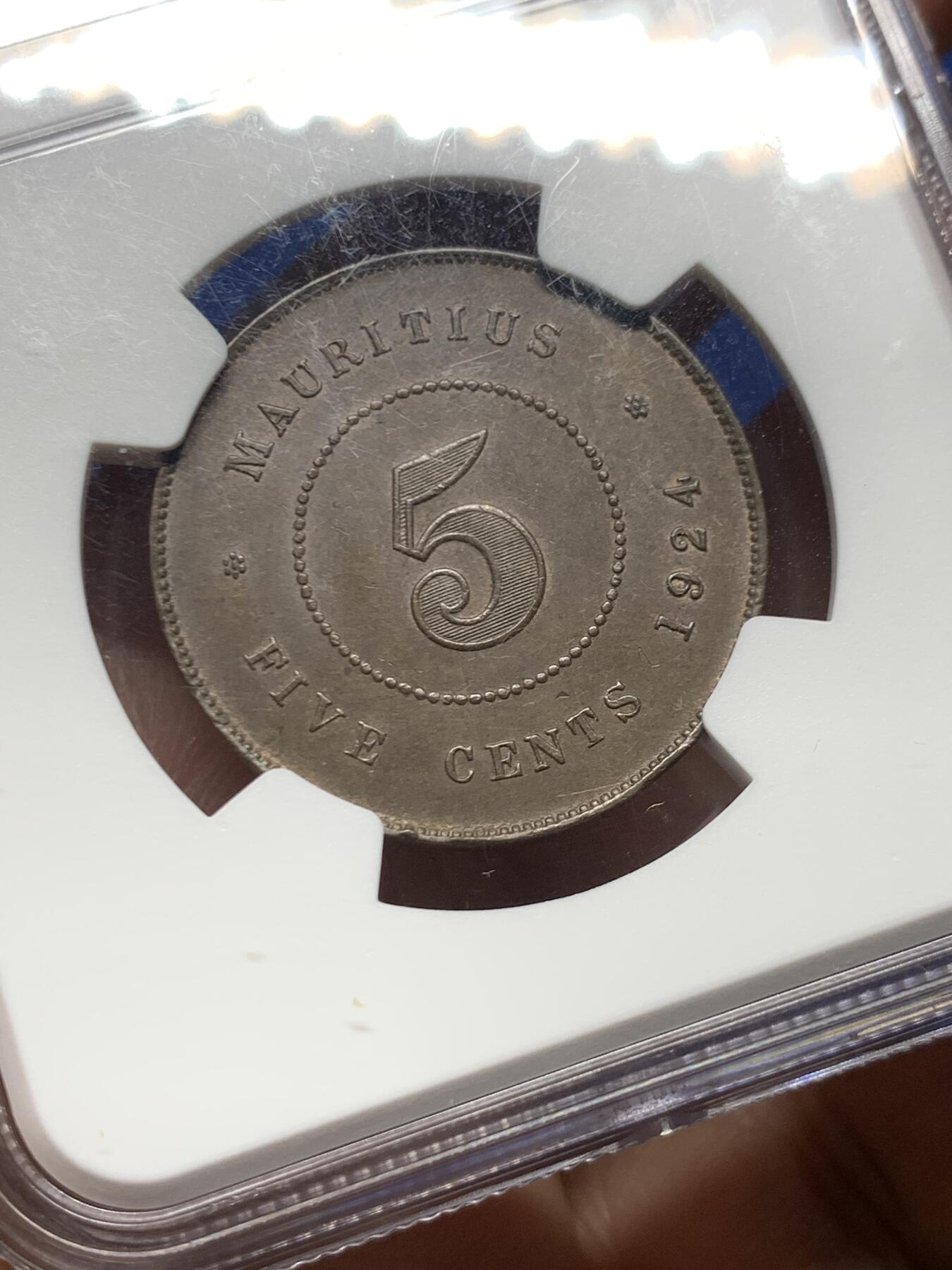 《竞宝斋》第466场 周日，周一 2场连拍 （全场包邮）欢迎送拍 NGC MS62BN 毛里求斯 1924年 乔五 5分铜币