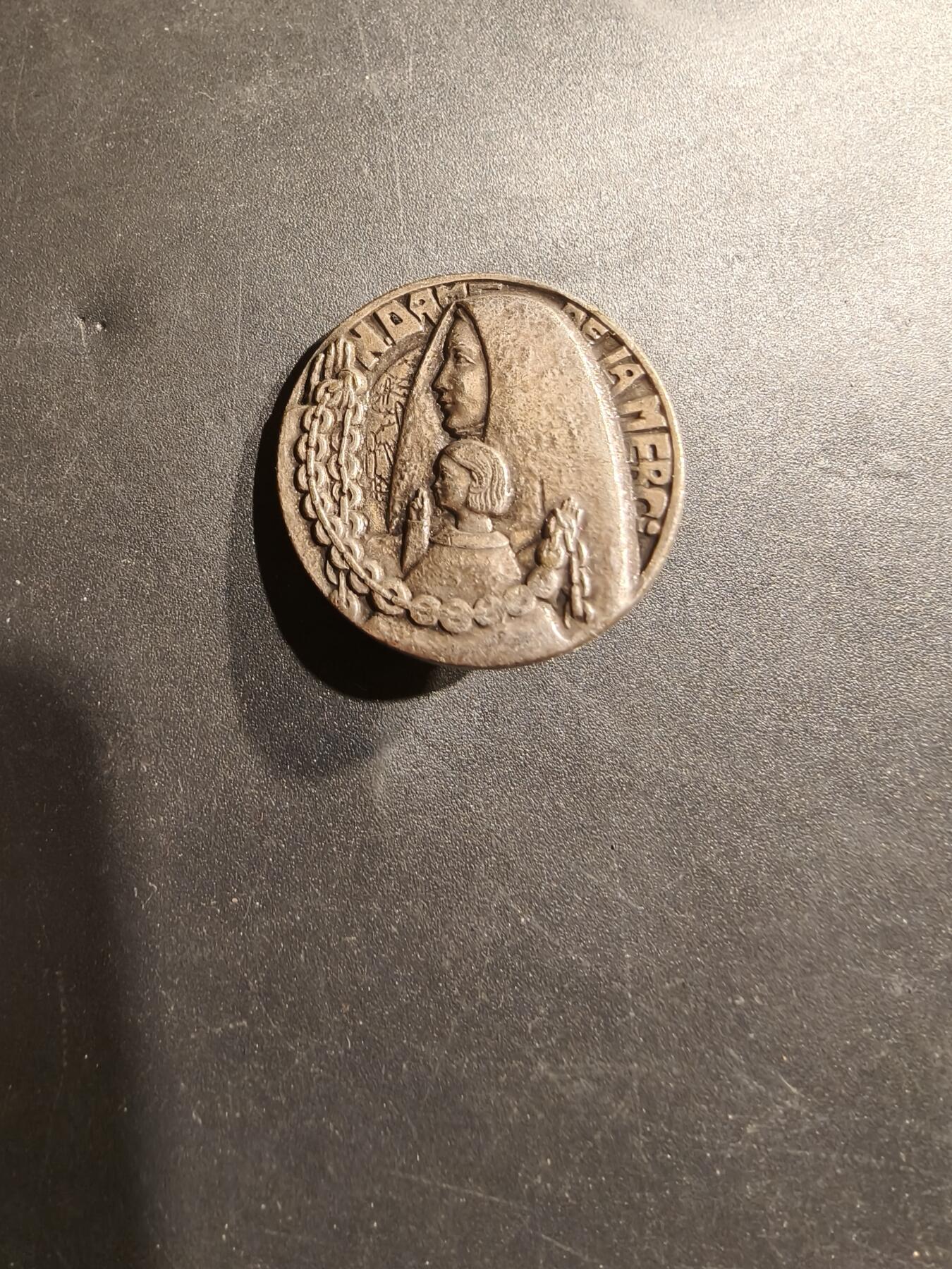 老王徽章第185期 法国天主教会圣母纪念章