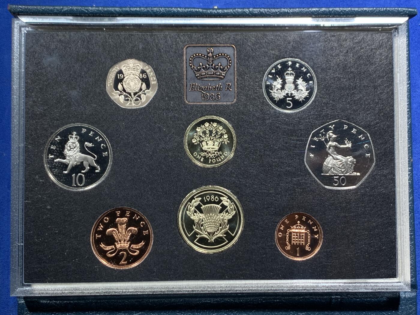 《竞宝斋》第466场 周日，周一 2场连拍 （全场包邮）欢迎送拍 英国1986年精制套币，1枚2英镑爱丁堡运动会精制纪念币，1枚1英镑北爱尔兰亚麻精制纪念币，8枚币，盒证齐全，品相精美，高档盒装