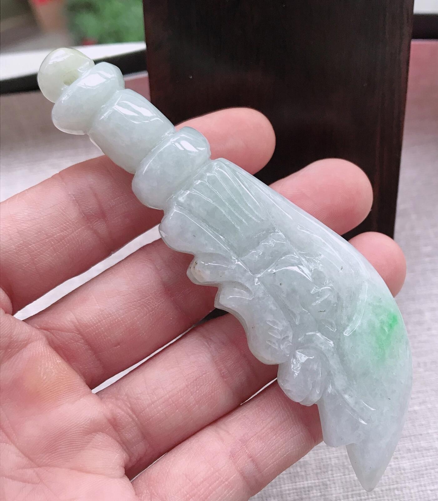 缅甸天然翡翠A货飘绿大刀 屠龙刀手把件