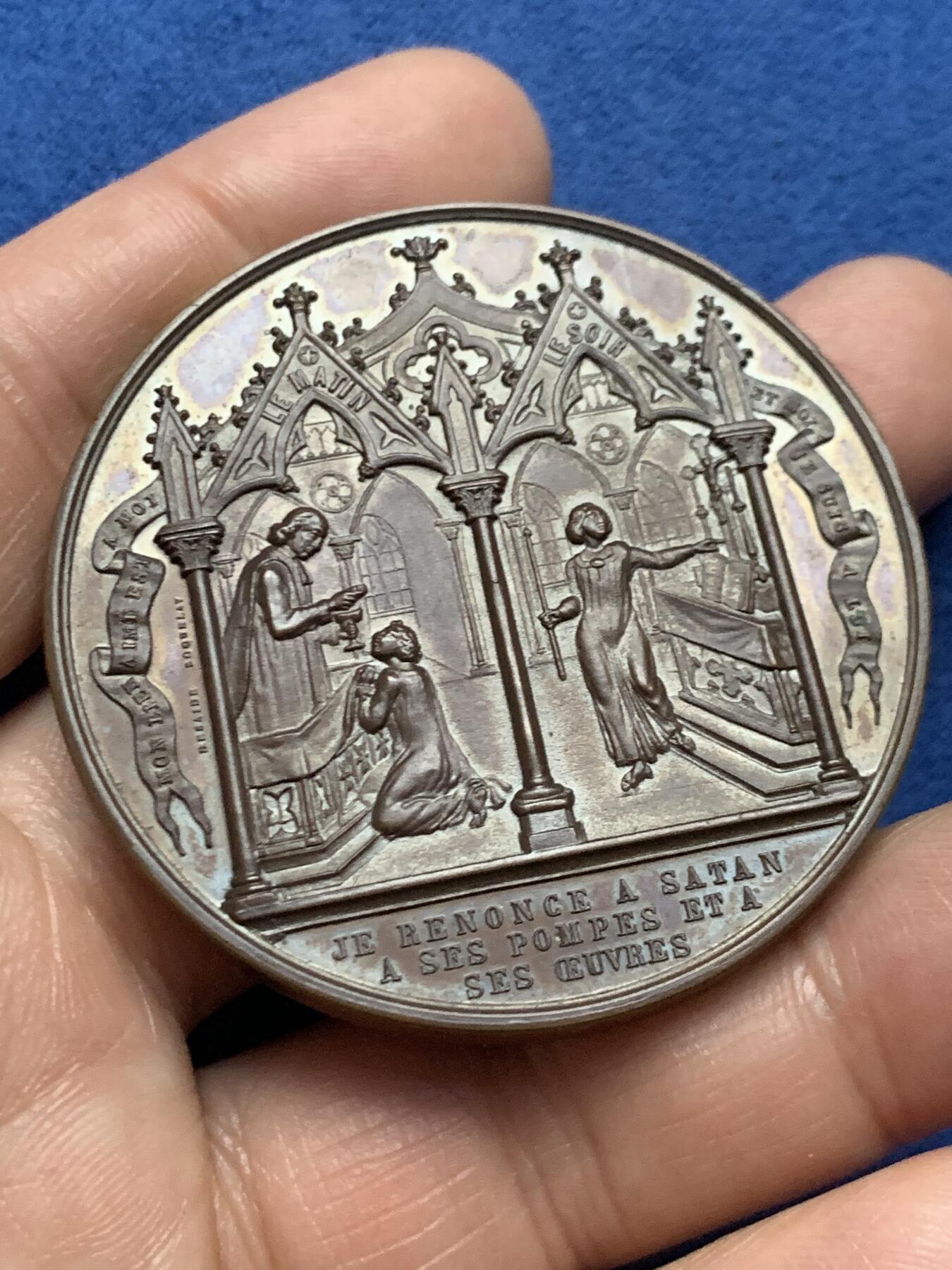 《竞宝斋》第466场 周日，周一 2场连拍 （全场包邮）欢迎送拍 1874年法国洗礼大铜章，蜜蜂铜标边铭，品相极佳，带原盒，直径：51mm，重：57.92g