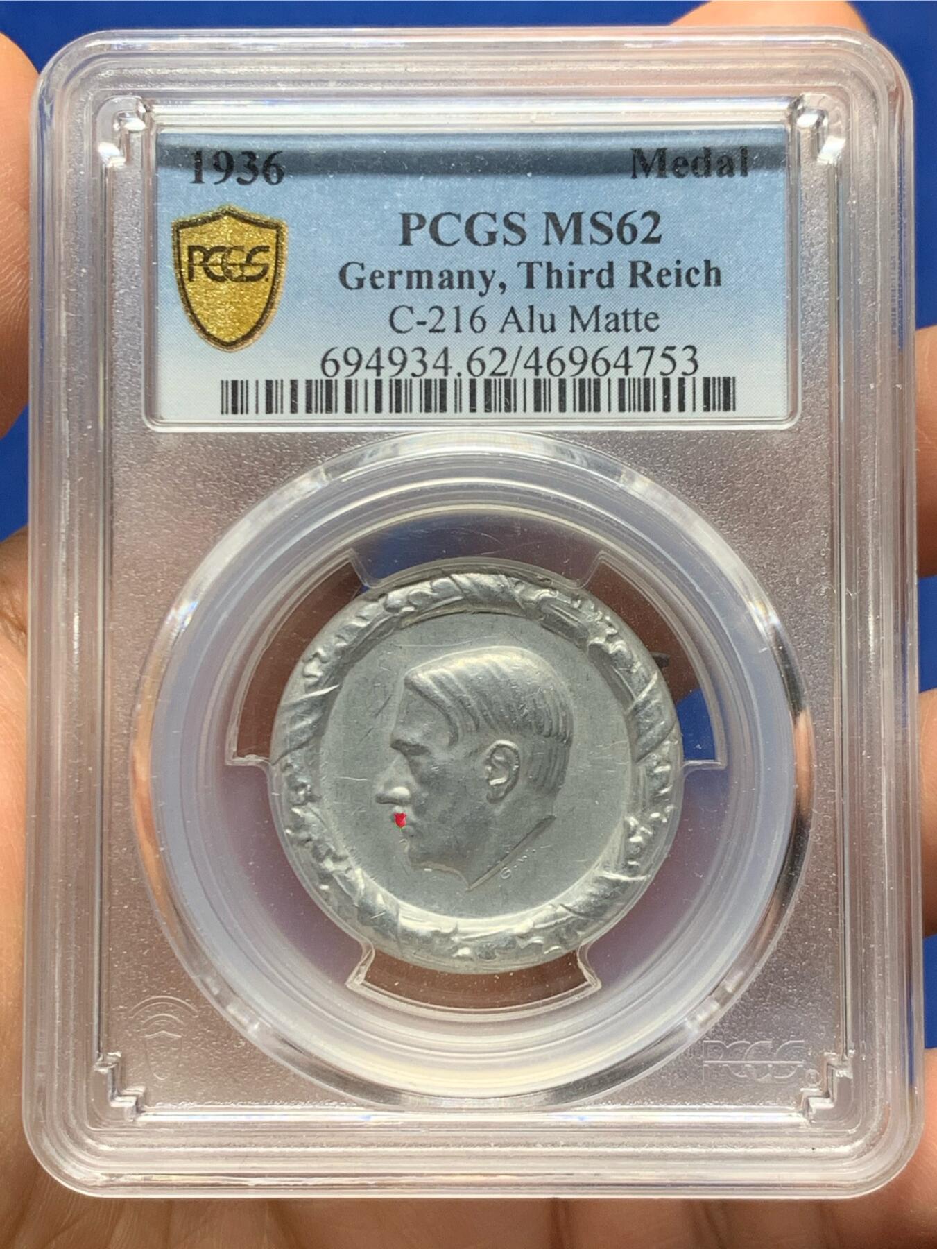 《竞宝斋》第466场 周日，周一 2场连拍 （全场包邮）欢迎送拍 PCGS SP62 德国帝国1936年美术落榜生铝制胸章（加厚盒子封装），章牌目录编号C-216。