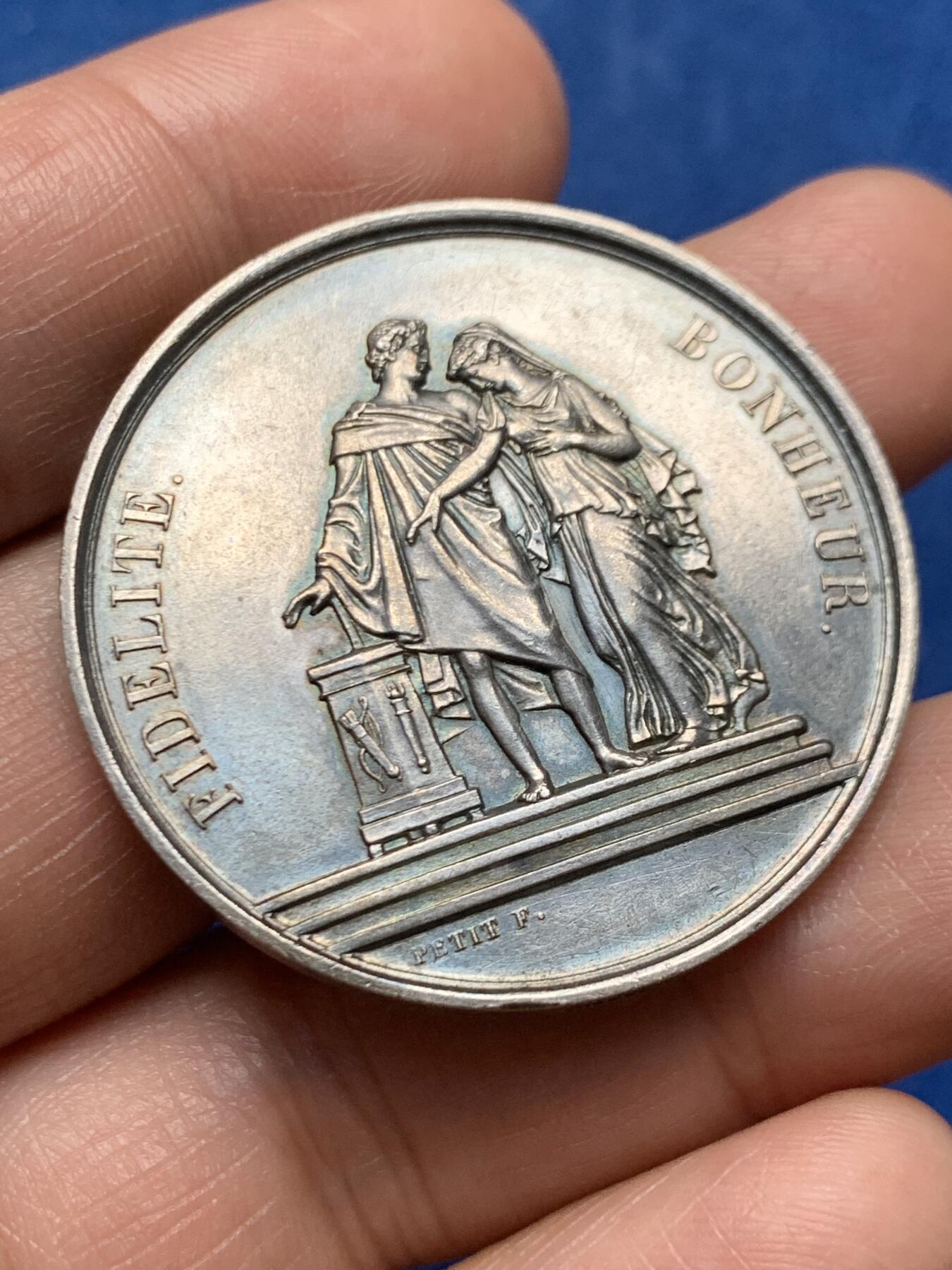 《竞宝斋》第466场 周日，周一 2场连拍 （全场包邮）欢迎送拍 法国结婚纪念银章，25.03g，39mm，手指银标边铭。