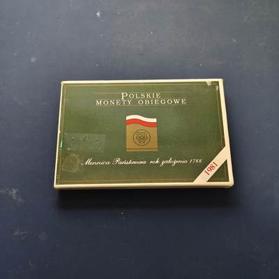 【全场包邮】纯粹捡漏拍509场 - 【少见】波兰1981年官方封装精制套币-2盒装及原封纸套-量5000