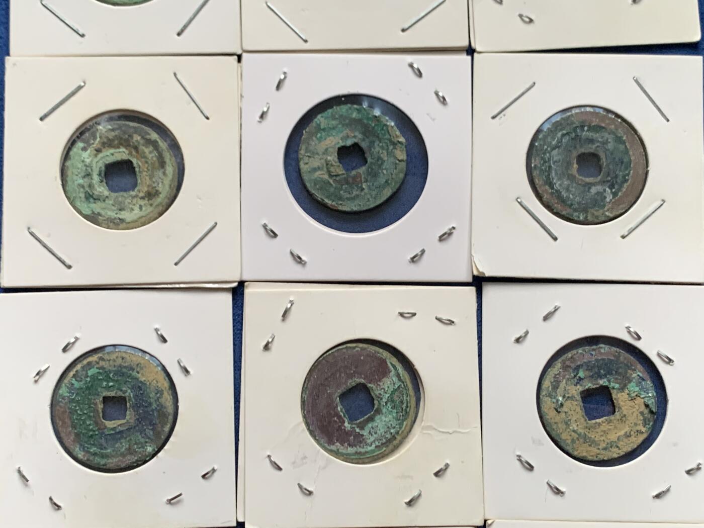 《竞宝斋》第466场 周日，周一 2场连拍 （全场包邮）欢迎送拍 15枚一组 日本老藏家旧藏，含安南手类，唐宋钱，都是版别币，藏家严谨，纸夹信息可参考，也有和中国收藏体系有出入之处。