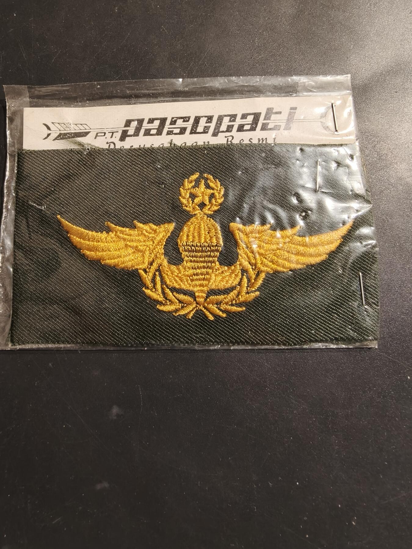 老王徽章第185期 印度尼西亚陆军高级伞降技能章