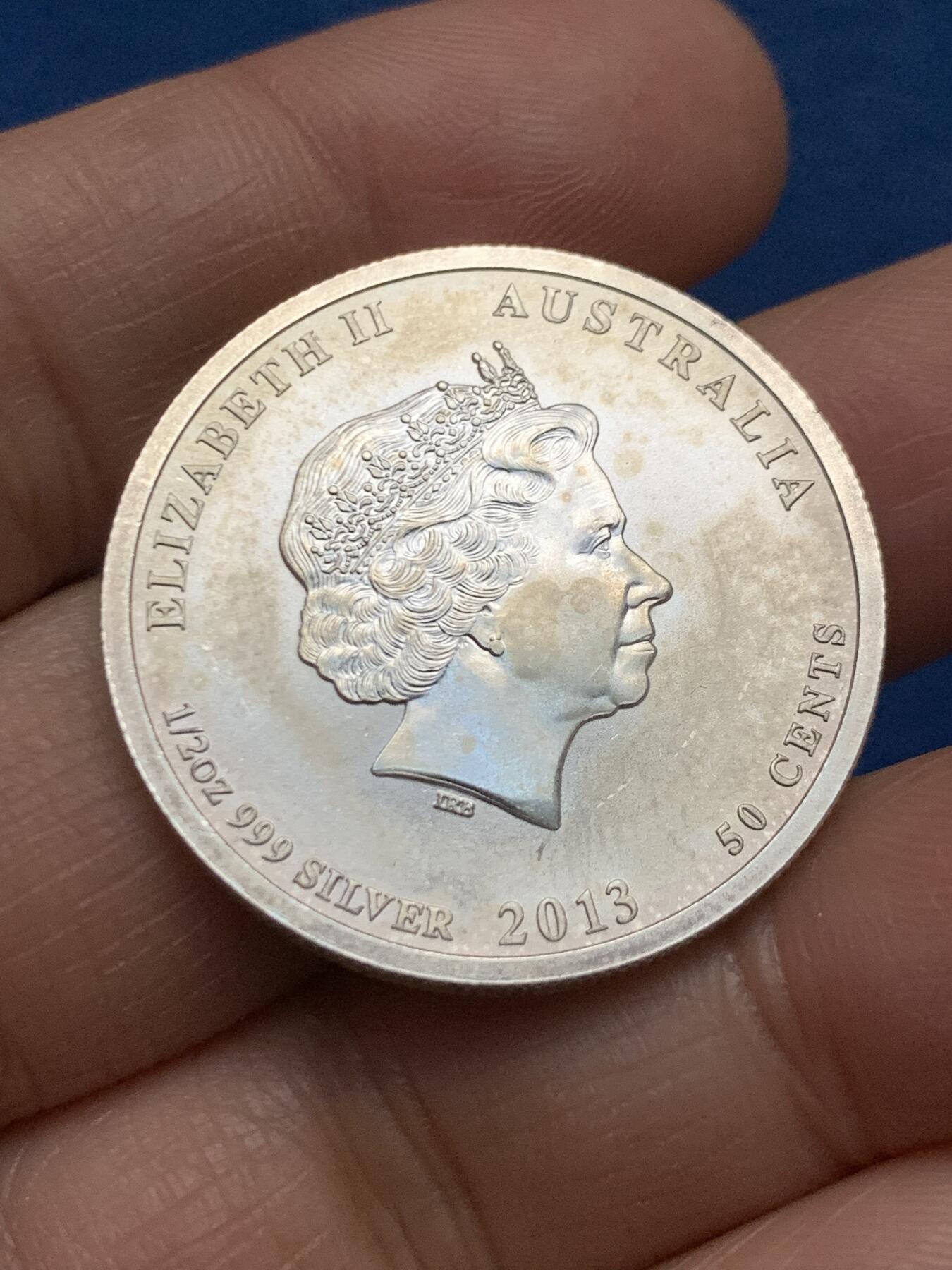 《竞宝斋》第466场 周日，周一 2场连拍 （全场包邮）欢迎送拍 2013年澳大利亚纪念二战澳籍美军50分银币，1/2盎司，15.8克，999银