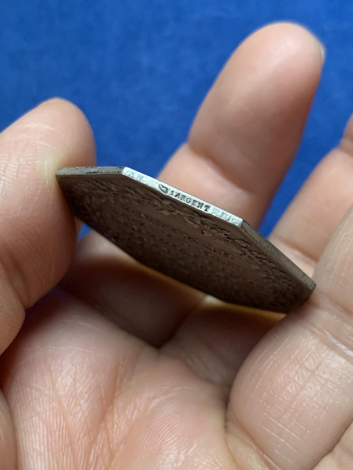 《竞宝斋》第466场 周日，周一 2场连拍 （全场包邮）欢迎送拍 法国人寿保险公司银质八角代币 4枚装 皮盒套装 出厂品相 皇家保险银质奖章 正面中央铭文