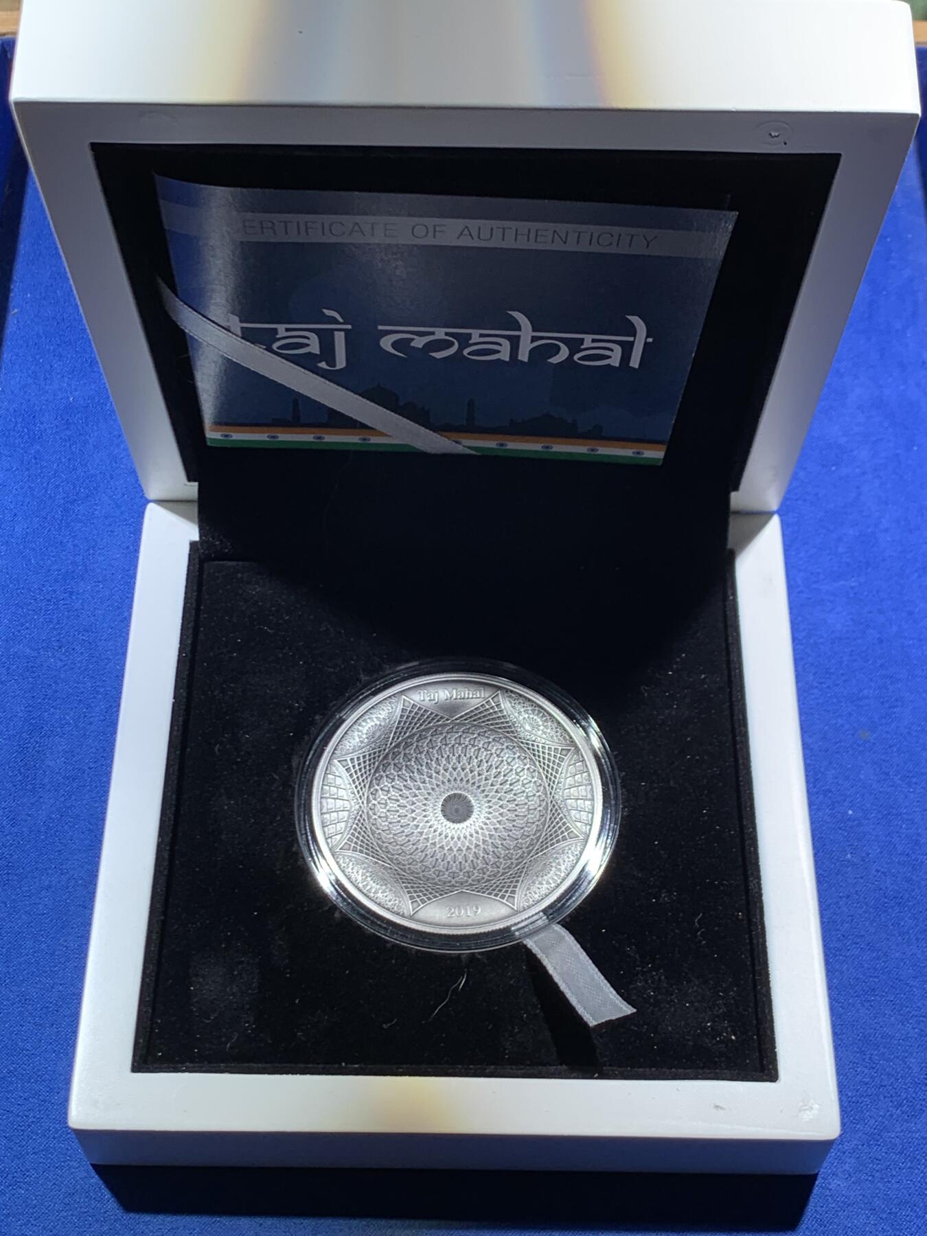 《竞宝斋》第466场 周日，周一 2场连拍 （全场包邮）欢迎送拍 所罗门群岛2019年10元四层堆叠仿古银币 印度泰姬陵穹顶 100克999银 发行量：999 盒证全