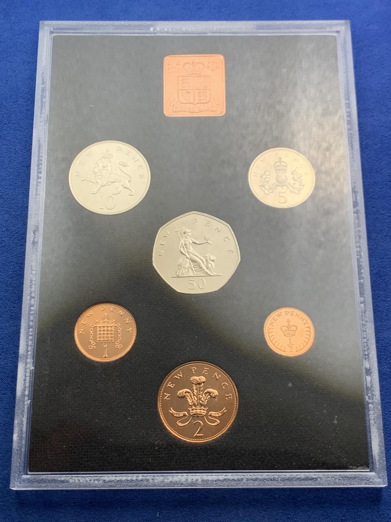 《竞宝斋》第466场 周日，周一 2场连拍 （全场包邮）欢迎送拍 英国1978年精制套币 礼品装 6枚币和1枚章