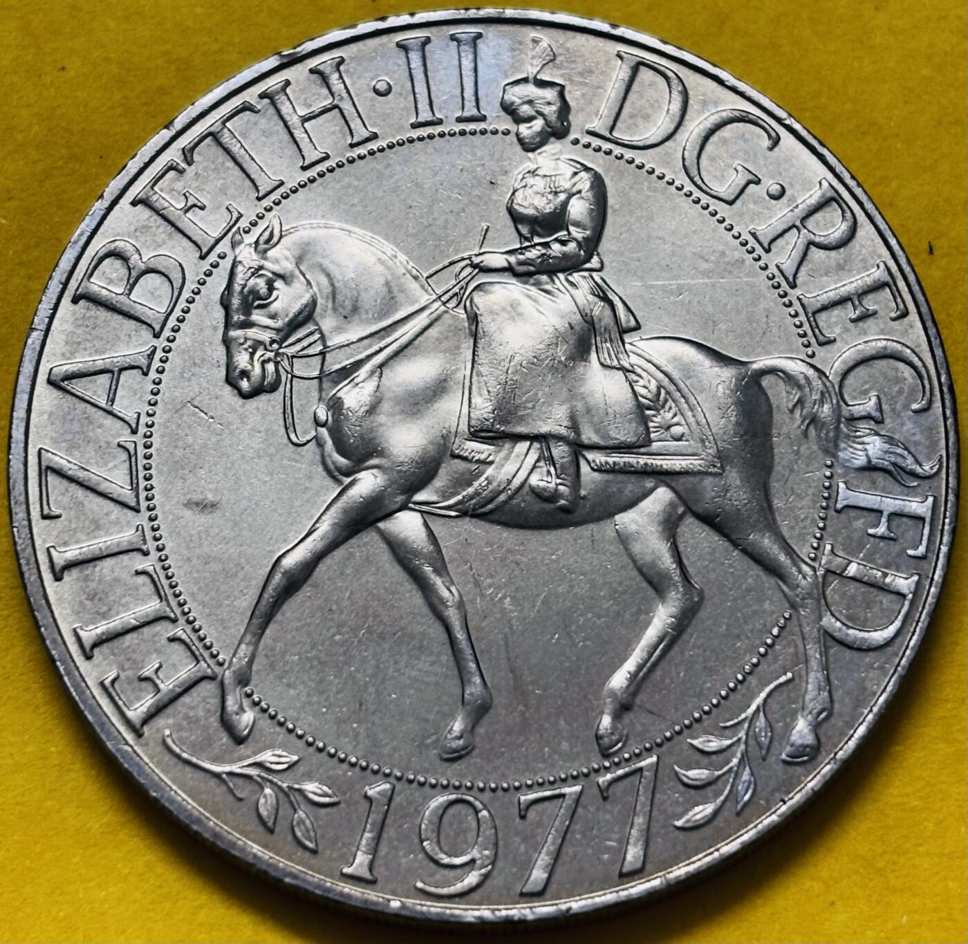 文馨钱币收藏第 295 场，（元宵场）各种银币散币纪念章，长期接代拍业务 原光带证 1977 年英国女王登基 25 周年克朗纪念币