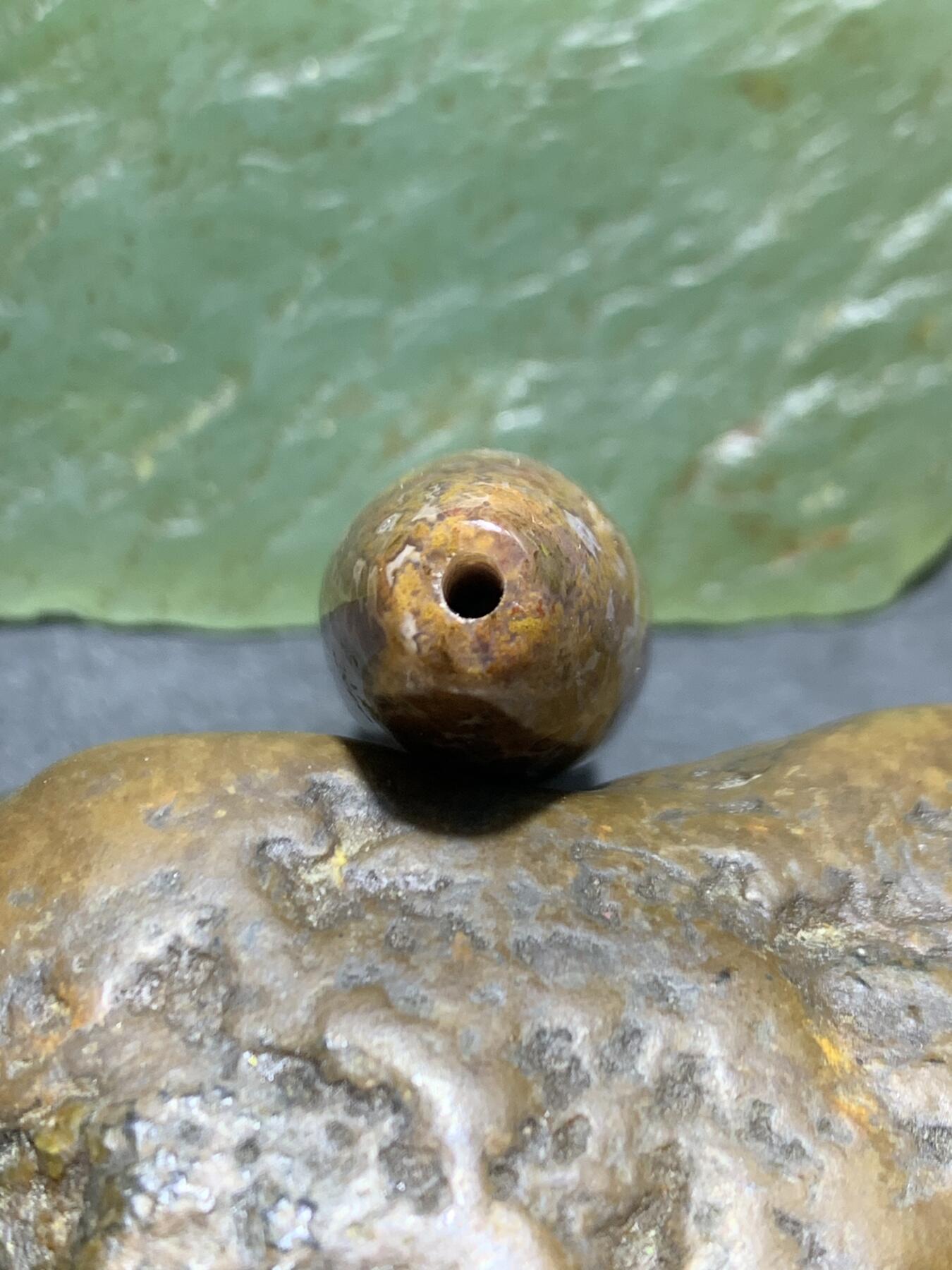 精美罕见冻料草花纹战国红玛瑙天珠形随形桶珠一个，