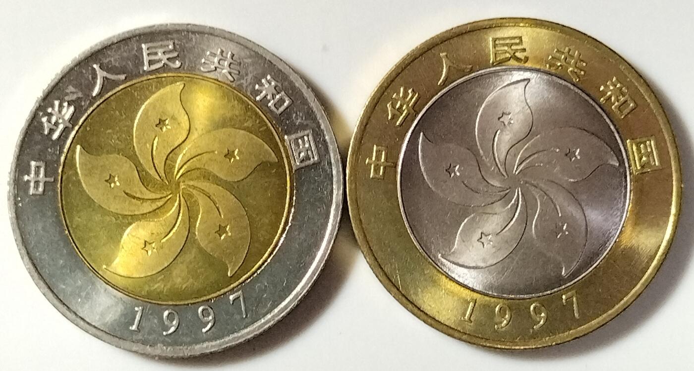1997年香港回归10元铜质纪念币一套2枚，含基本法，自然风光各一枚，双色铜材质。品相美品，细节清晰。按图发货！