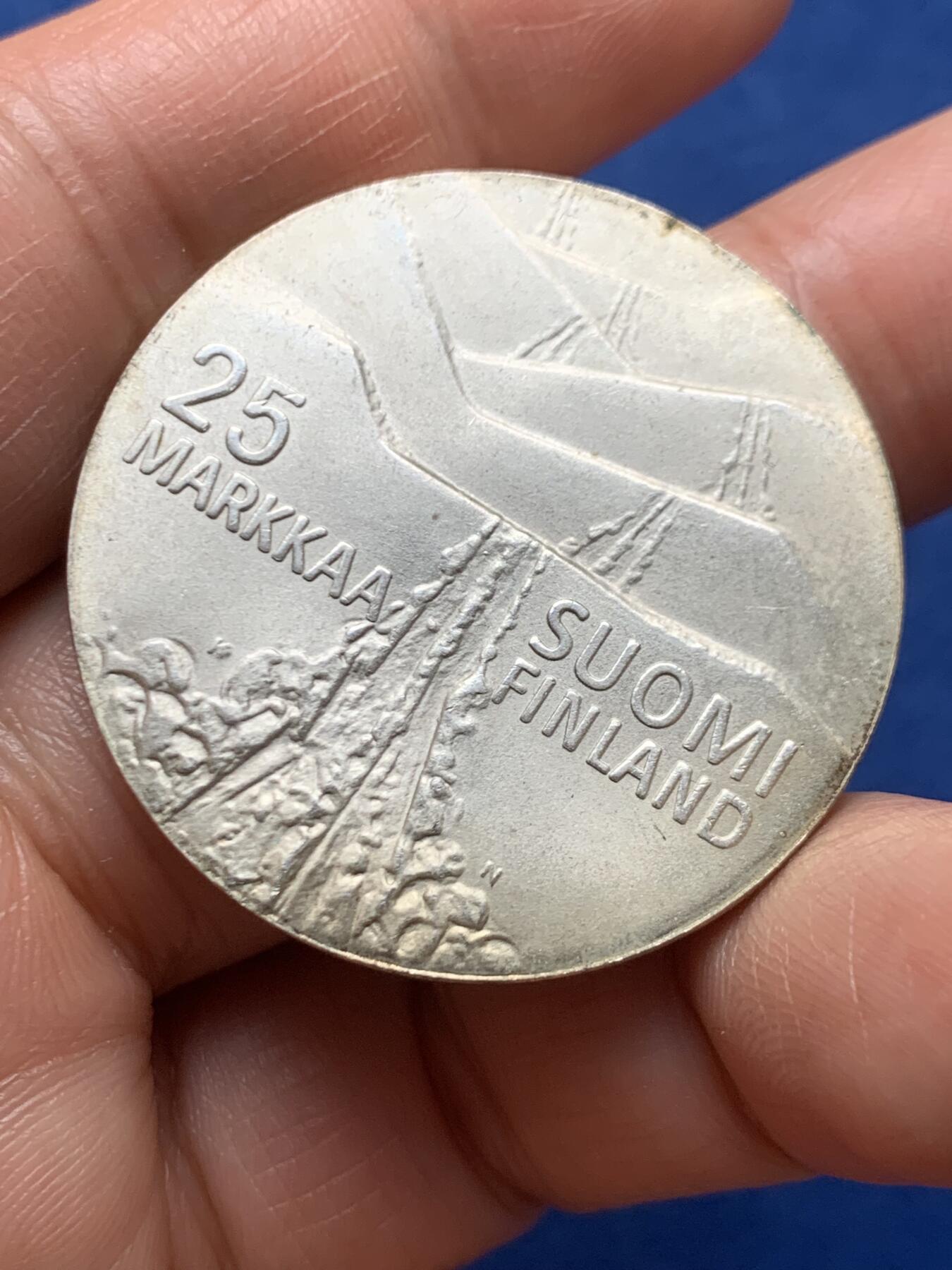 《竞宝斋》第466场 周日，周一 2场连拍 （全场包邮）欢迎送拍 芬兰1978年北欧世界滑雪锦标赛25马克纪念银币 26.5克