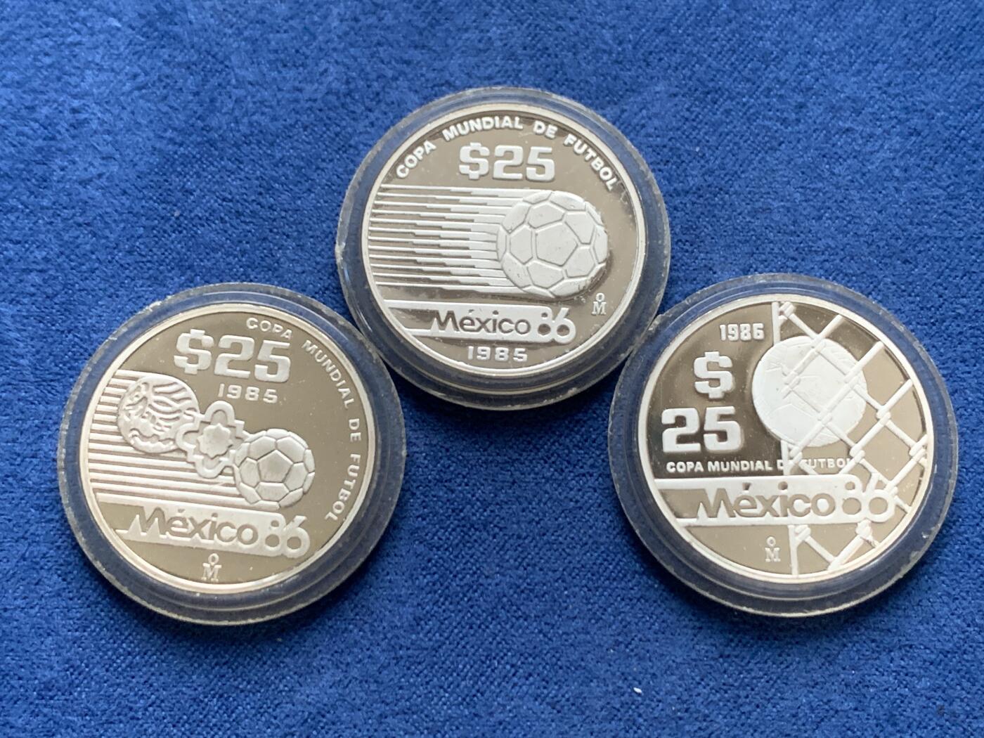 《竞宝斋》第466场 周日，周一 2场连拍 （全场包邮）欢迎送拍 三枚一组 墨西哥1986年世界杯25比索银币 总重约25.3g 925银