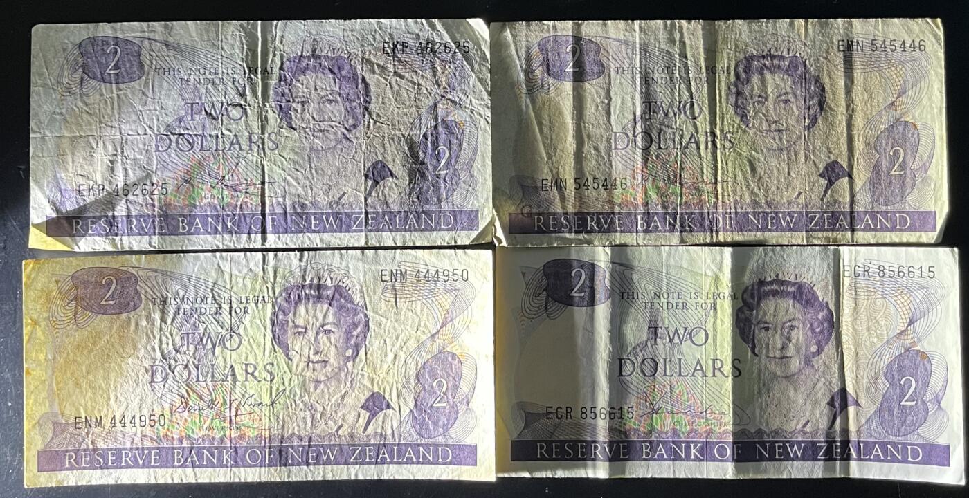 小福收藏拍卖第201期 流通品相裸钞 特惠场 本场拍卖美洲大洋洲非洲亚洲纸币【佣金仅收2% 不设最低佣金 全场包邮】 新西兰 2元 1组4张 涵盖了全部不同的三种签名 