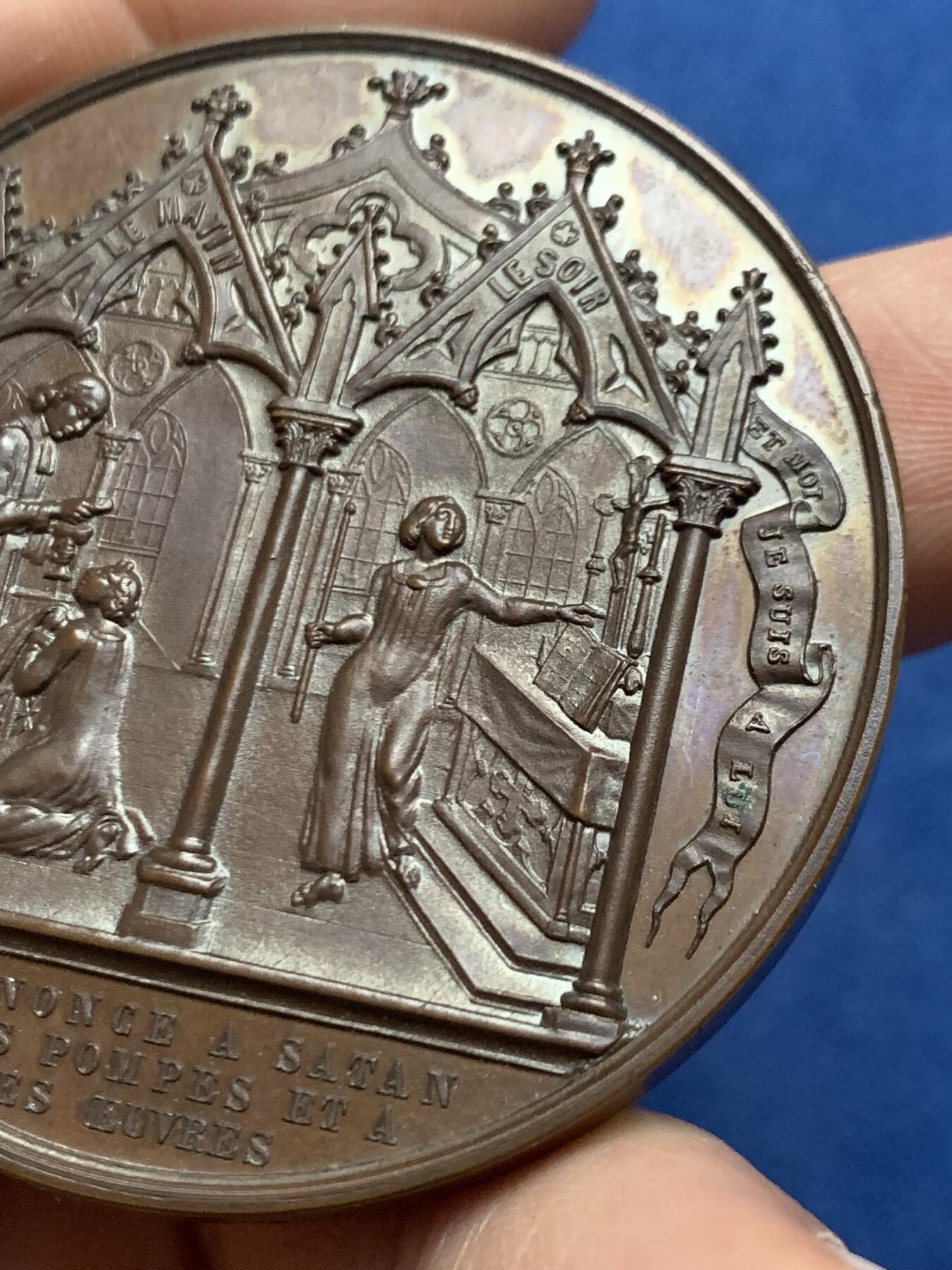 《竞宝斋》第466场 周日，周一 2场连拍 （全场包邮）欢迎送拍 1874年法国洗礼大铜章，蜜蜂铜标边铭，品相极佳，带原盒，直径：51mm，重：57.92g