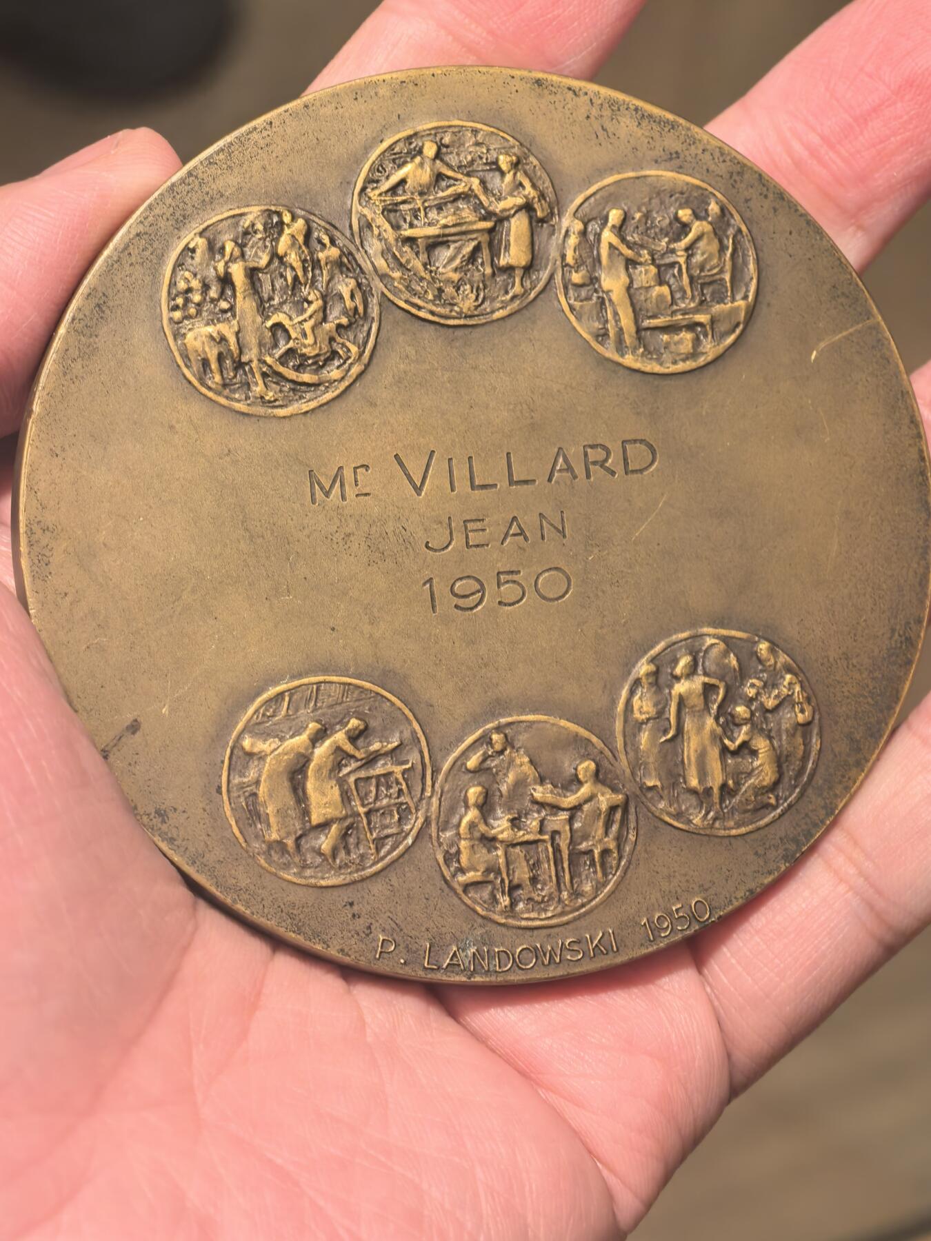 欧洲铜章和回流杂项第一场 欧洲铜章 铜章深度解析：法国全国多种商业企业联合会纪念章 这枚铜章是法国著名雕塑家 Paul Landowski（保罗·朗多夫斯基，1875-1961） 于1950年创作的作品，属于法国全国多种商业企业联合会