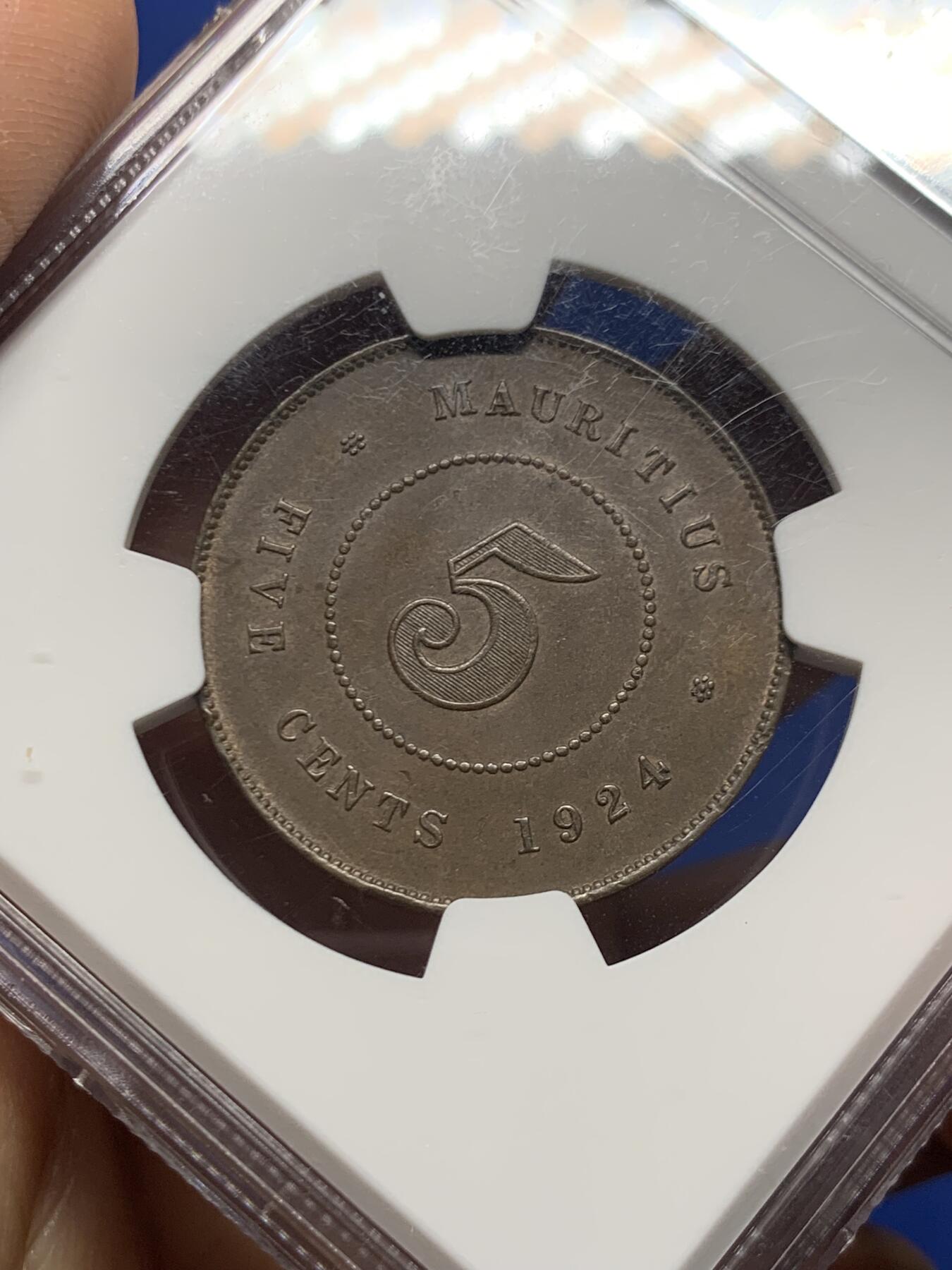 《竞宝斋》第466场 周日，周一 2场连拍 （全场包邮）欢迎送拍 NGC MS62BN 毛里求斯 1924年 乔五 5分铜币