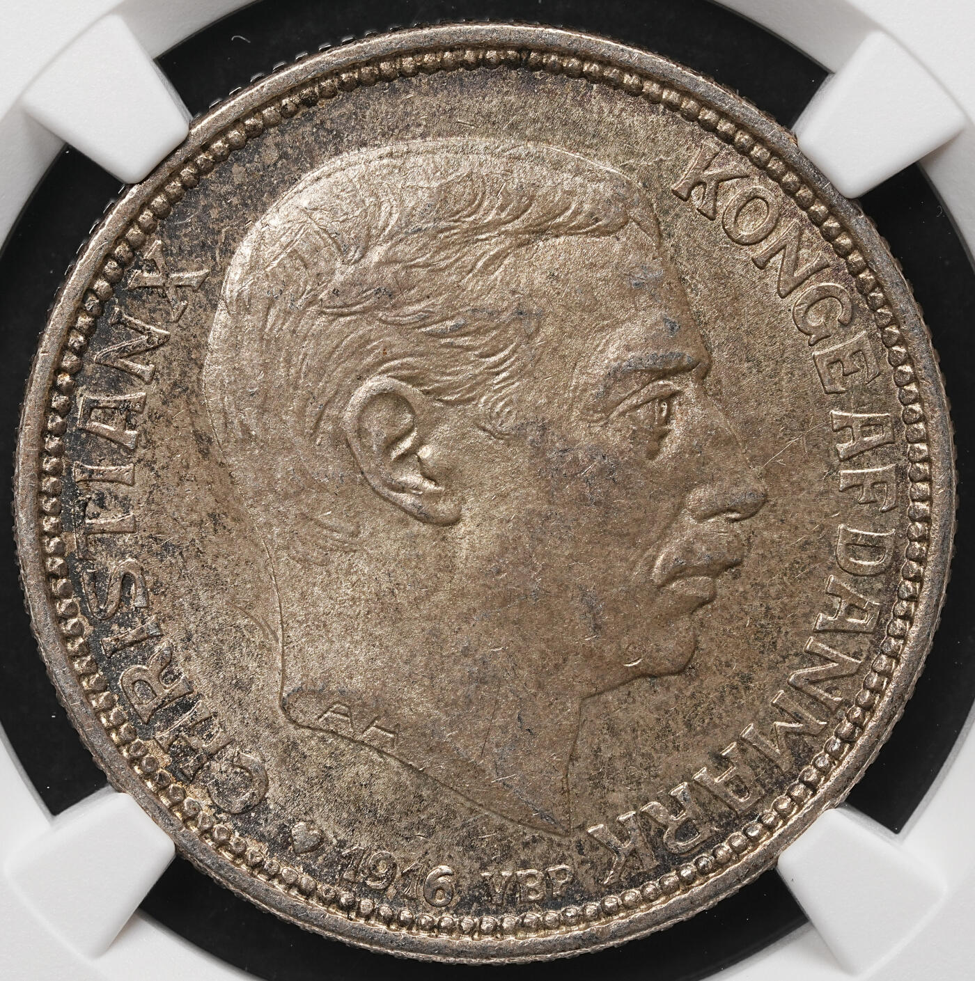 修遠堂世界钱币第106期，请看参拍说明 NGC MS64 1916年丹麦海豚2克朗银币 流通克朗MS较少见，重包浆