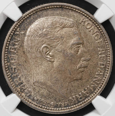 修遠堂世界钱币第106期，请看参拍说明 - NGC MS64 1916年丹麦海豚2克朗银币 流通克朗MS较少见，重包浆