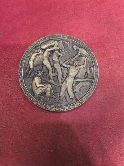 欧洲银章、铜章，大优惠起拍价都是银价计算 欧洲铜章 铜章深度解析：法国全国多种商业企业联合会纪念章245克这枚铜章是法国著名雕塑家 Paul Landowski（保罗·朗多夫斯基，1875-1961） 于1950年创作的作品，属于法国全国多种商业企业联合会