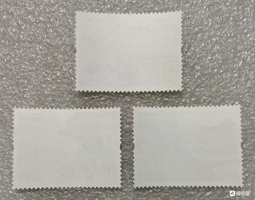 “新疆生产建设兵团成立六十周年”邮票1套3枚。