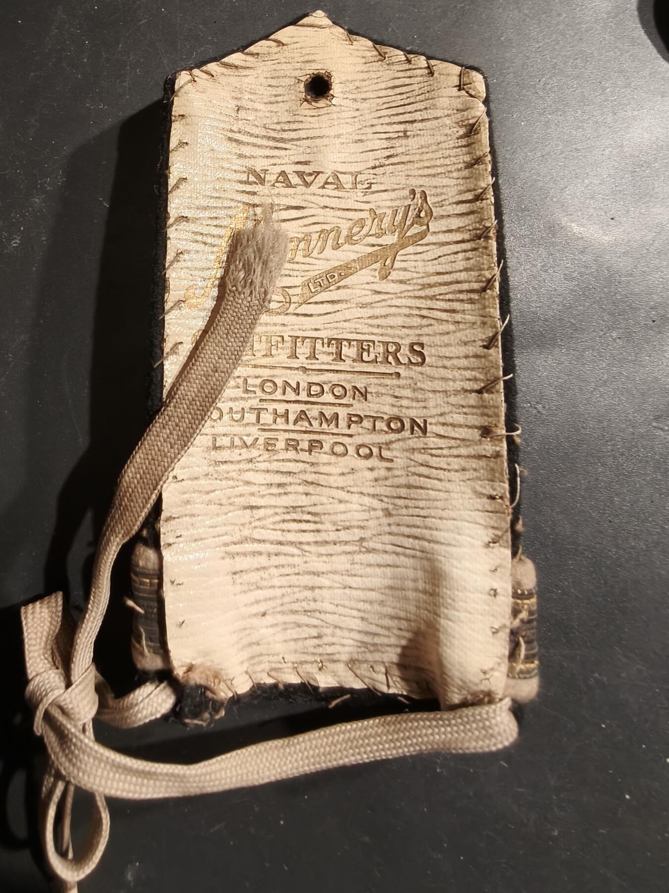 老王徽章第185期 英国皇家海军肩章