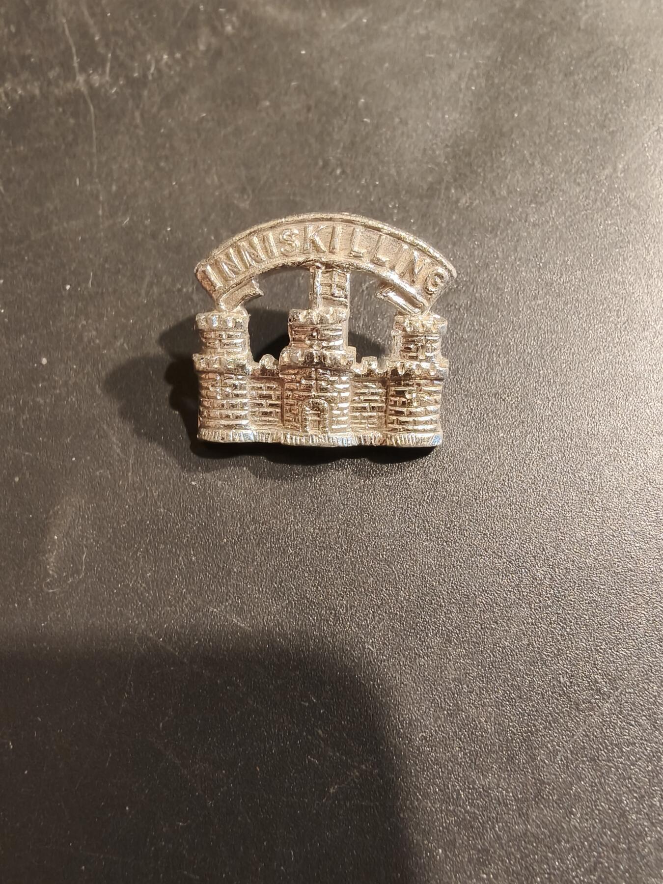 老王徽章第185期 英国第8恩尼斯基林龙骑兵团领章    女王时期