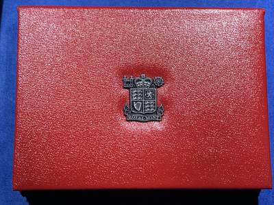 《竞宝斋》第466场 周日，周一 2场连拍 （全场包邮）欢迎送拍 - 英国1985年精制套币，带1枚1英镑威尔士韭葱精制纪念币，7枚币，品相精美，高档盒装