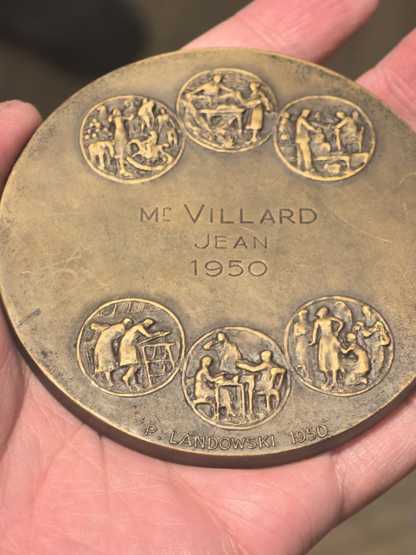 欧洲铜章和回流杂项第一场 欧洲铜章 铜章深度解析：法国全国多种商业企业联合会纪念章 这枚铜章是法国著名雕塑家 Paul Landowski（保罗·朗多夫斯基，1875-1961） 于1950年创作的作品，属于法国全国多种商业企业联合会