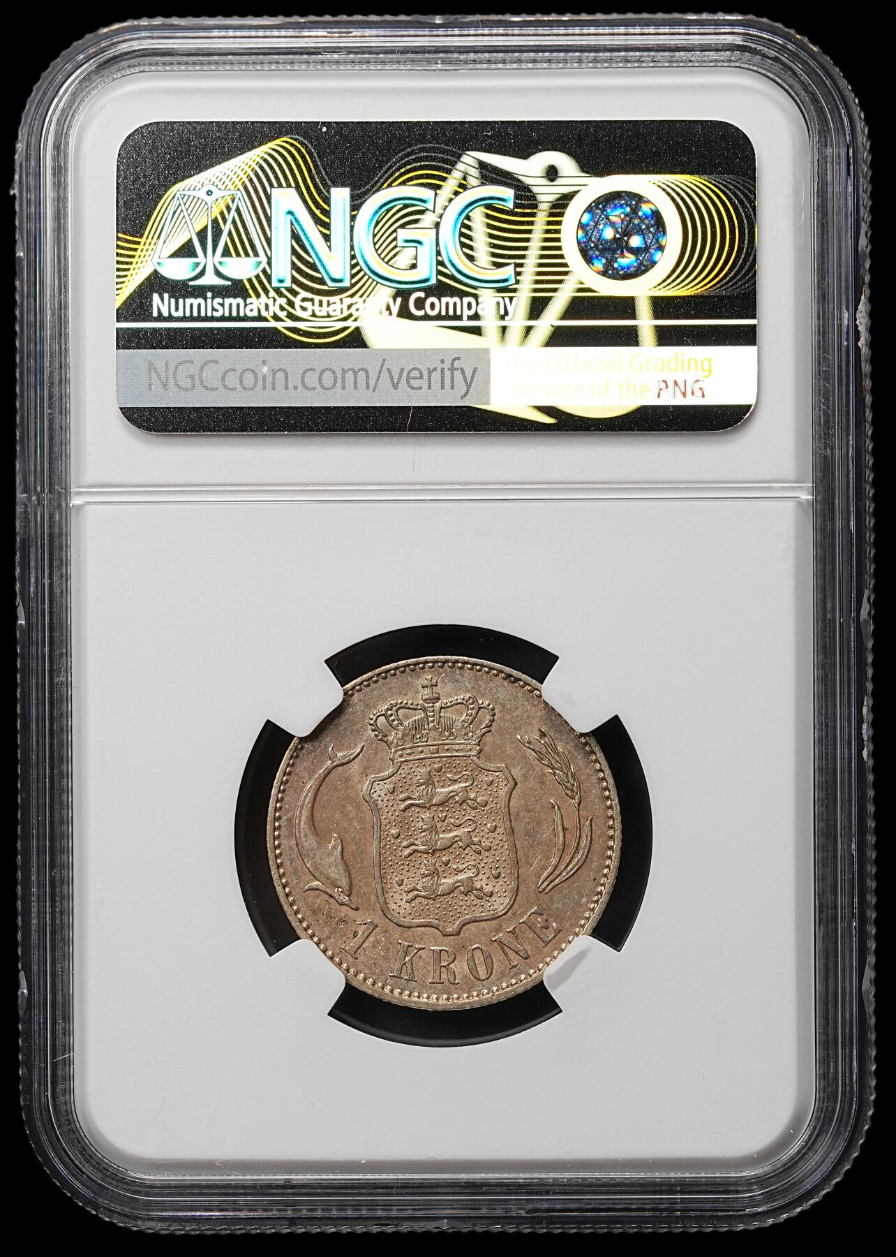 修遠堂世界钱币第106期，请看参拍说明 NGC MS63 1898年丹麦海豚1克朗银币，稀少的早期年份，充分流通品种，MS有分难