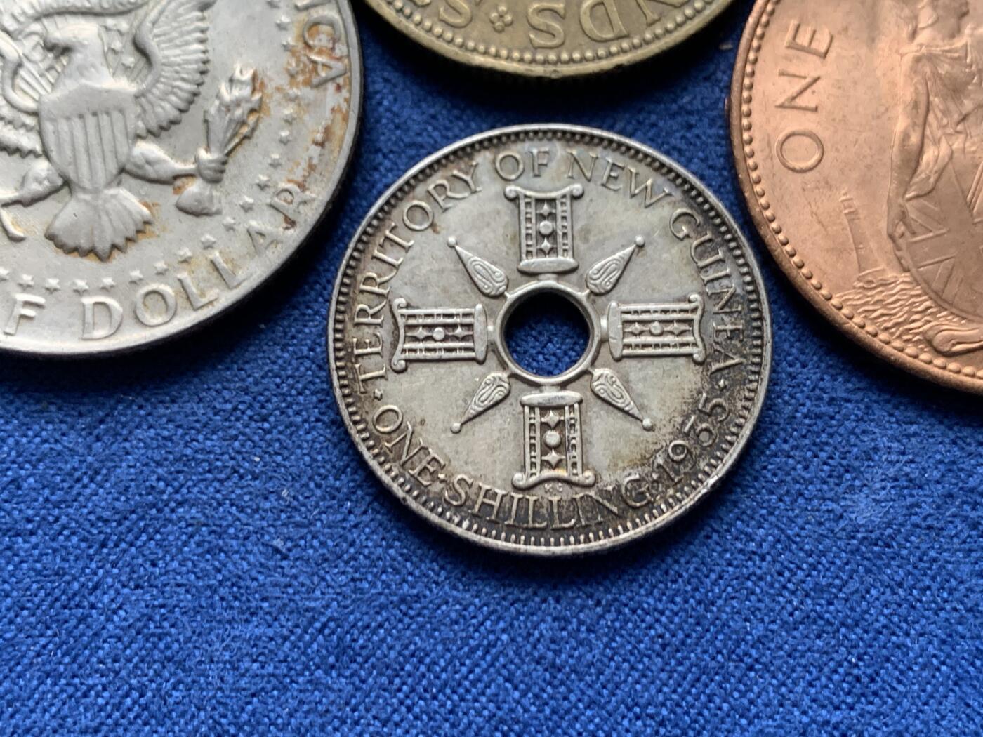 《竞宝斋》第466场 周日，周一 2场连拍 （全场包邮）欢迎送拍 外国硬币四枚一组 含一枚银币 细节见图