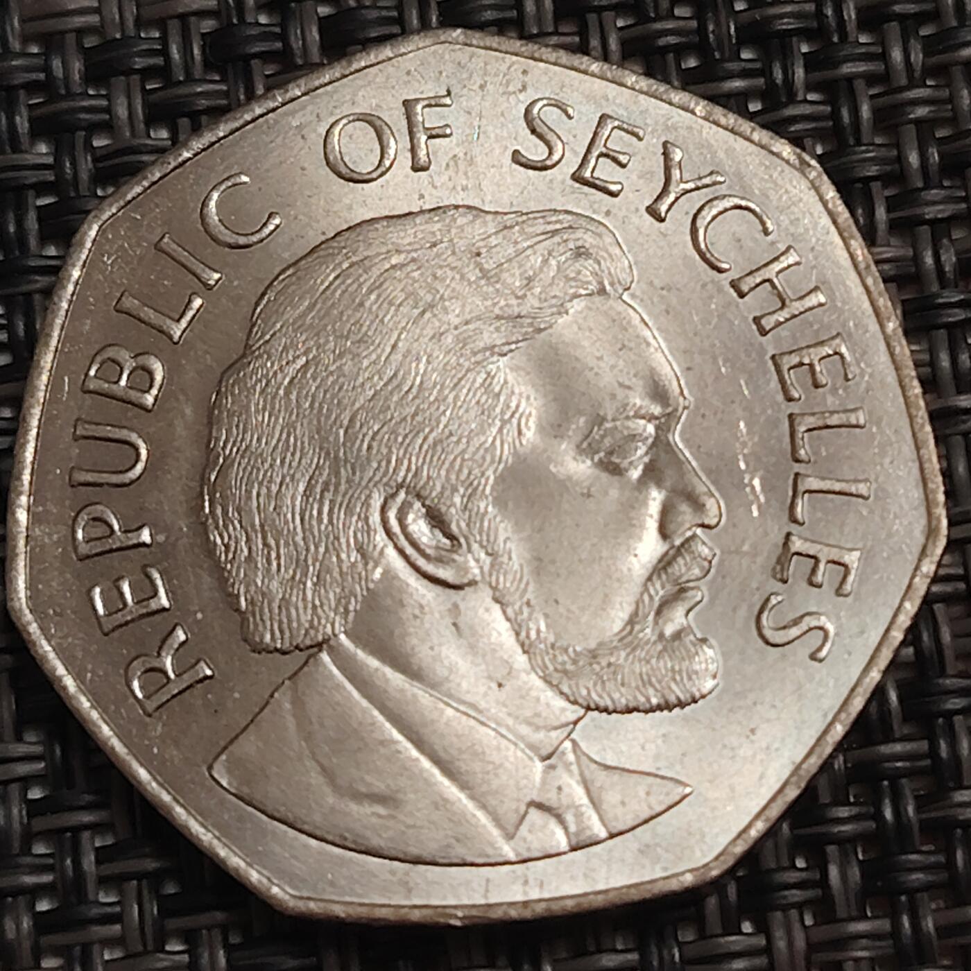 布加迪🐬～世界钱币(上海)🌾第 278 期 /  各国套币和散币 塞舌尔🇸🇨 1975年 5卢比 独立宣言纪念币～C5