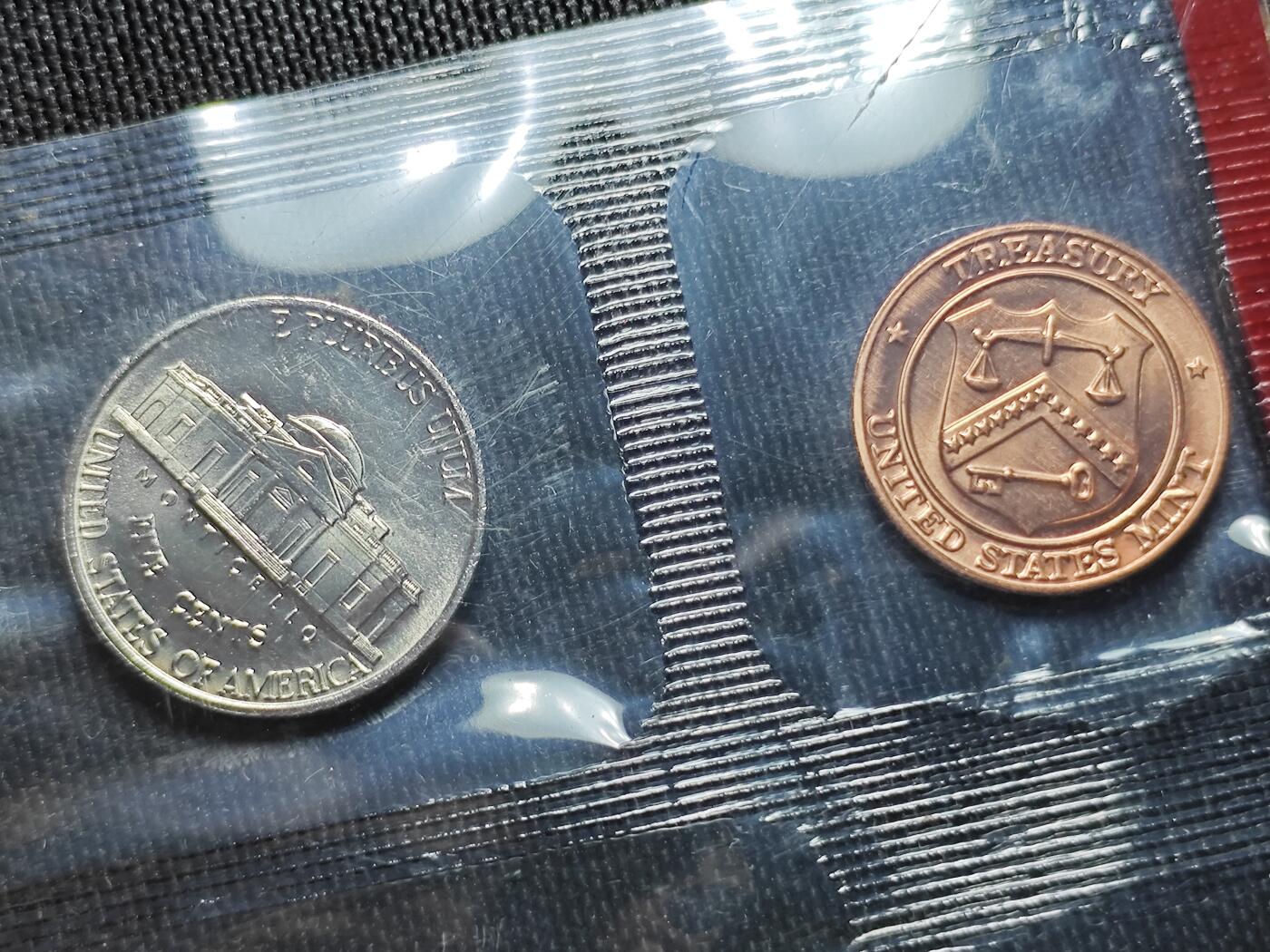 KK钱币收藏小铺   套币 批量/好品散币专场 2月预留时间 周末发货   1986美国大小面值清年一套 含造币厂纪念章