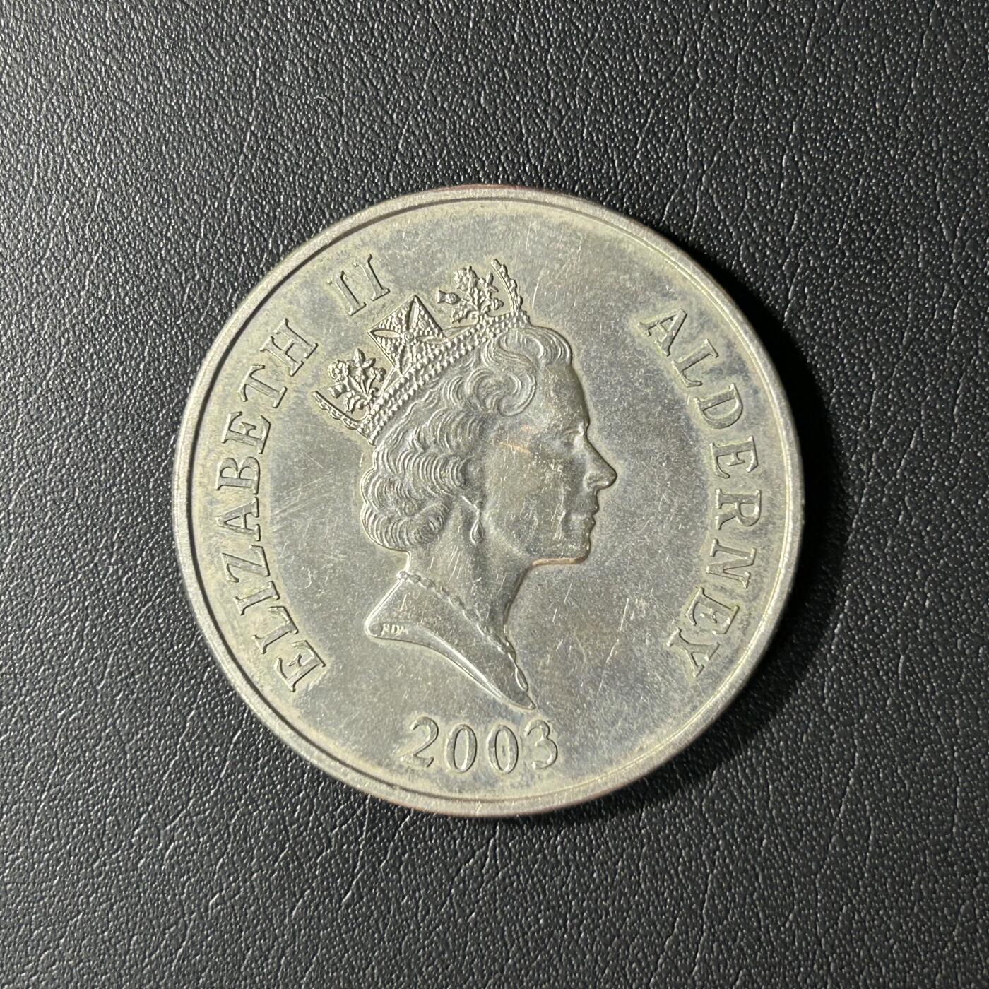 【铜匠收藏】★第141★散币专场 不寄存，30包邮。不满30元，支付5元运费。《接受代拍 代送NGC评级》 奥尔德尼 2003年 皇家海军纪念5英镑克朗币