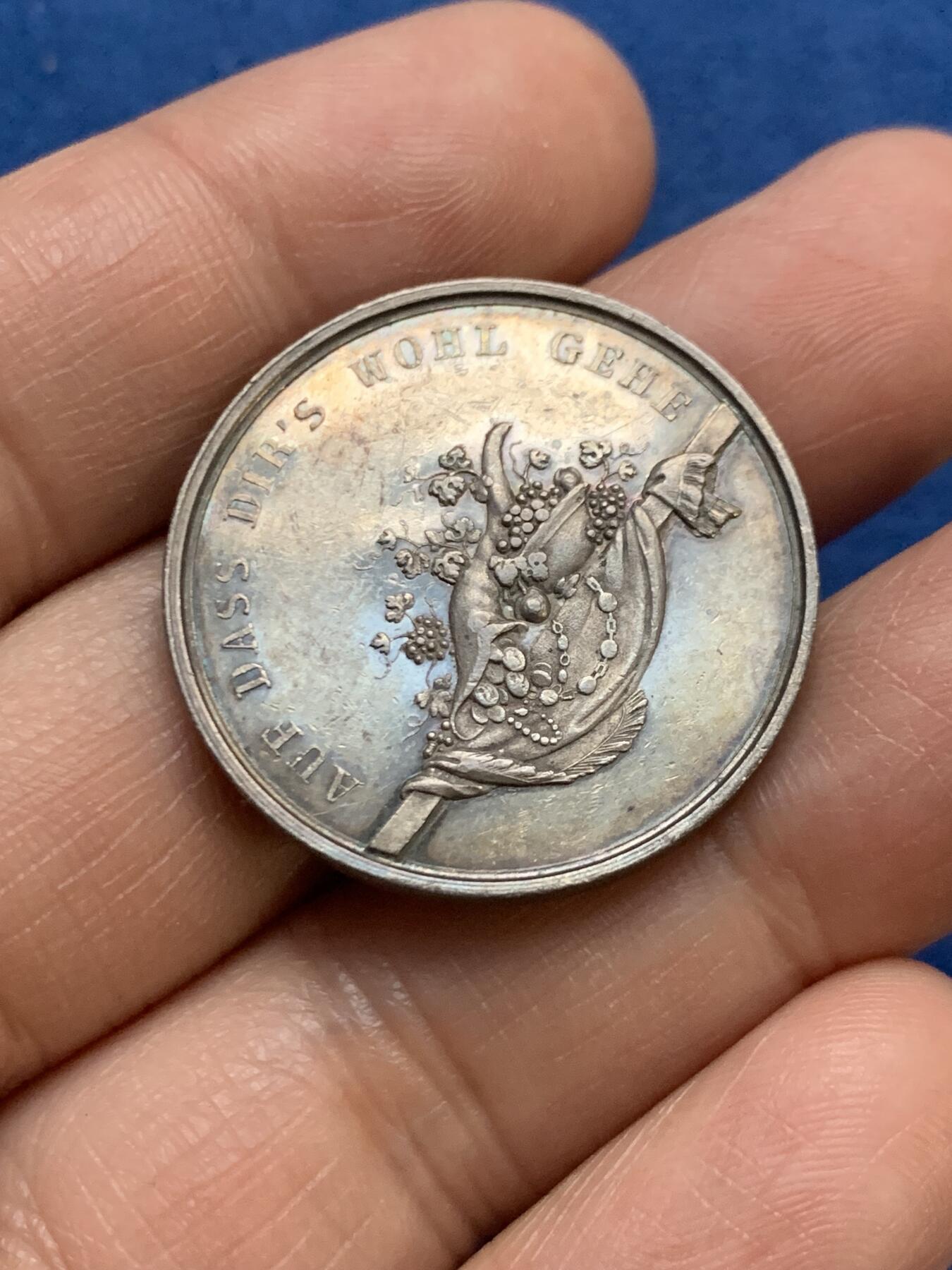 《竞宝斋》第467场 周日，周一 2场连拍 （全场包邮）欢迎送拍 19世纪 银章 细节丰富 状态不错  9.2g 29.8mm