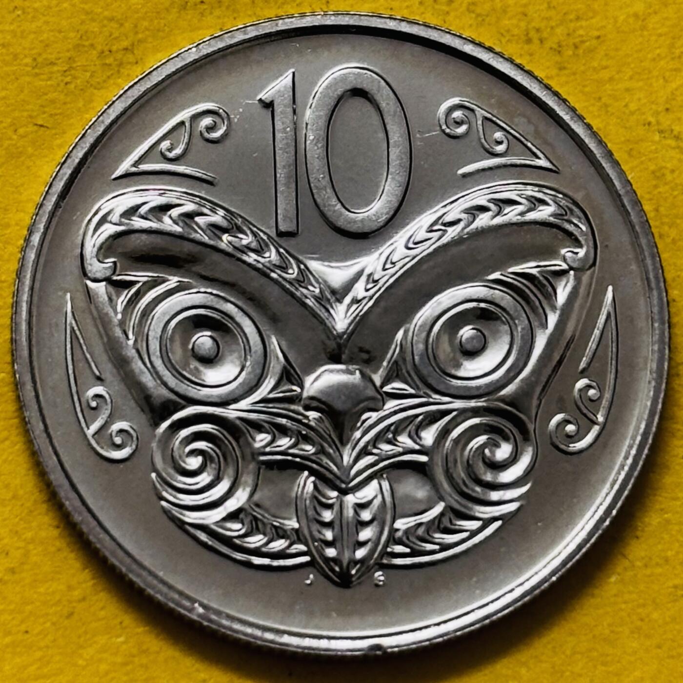 文馨钱币收藏第 295 场，（元宵场）各种银币散币纪念章，长期接代拍业务 全新 1984 年新西兰面具人 10 分镜面工艺像精制币