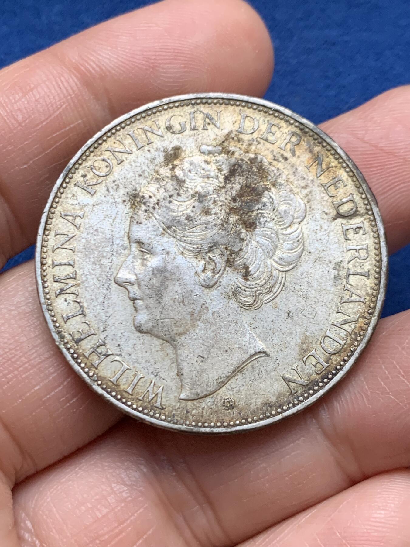 《竞宝斋》第467场 周日，周一 2场连拍 （全场包邮）欢迎送拍 荷兰1939年威廉敏那女王2.5盾银币